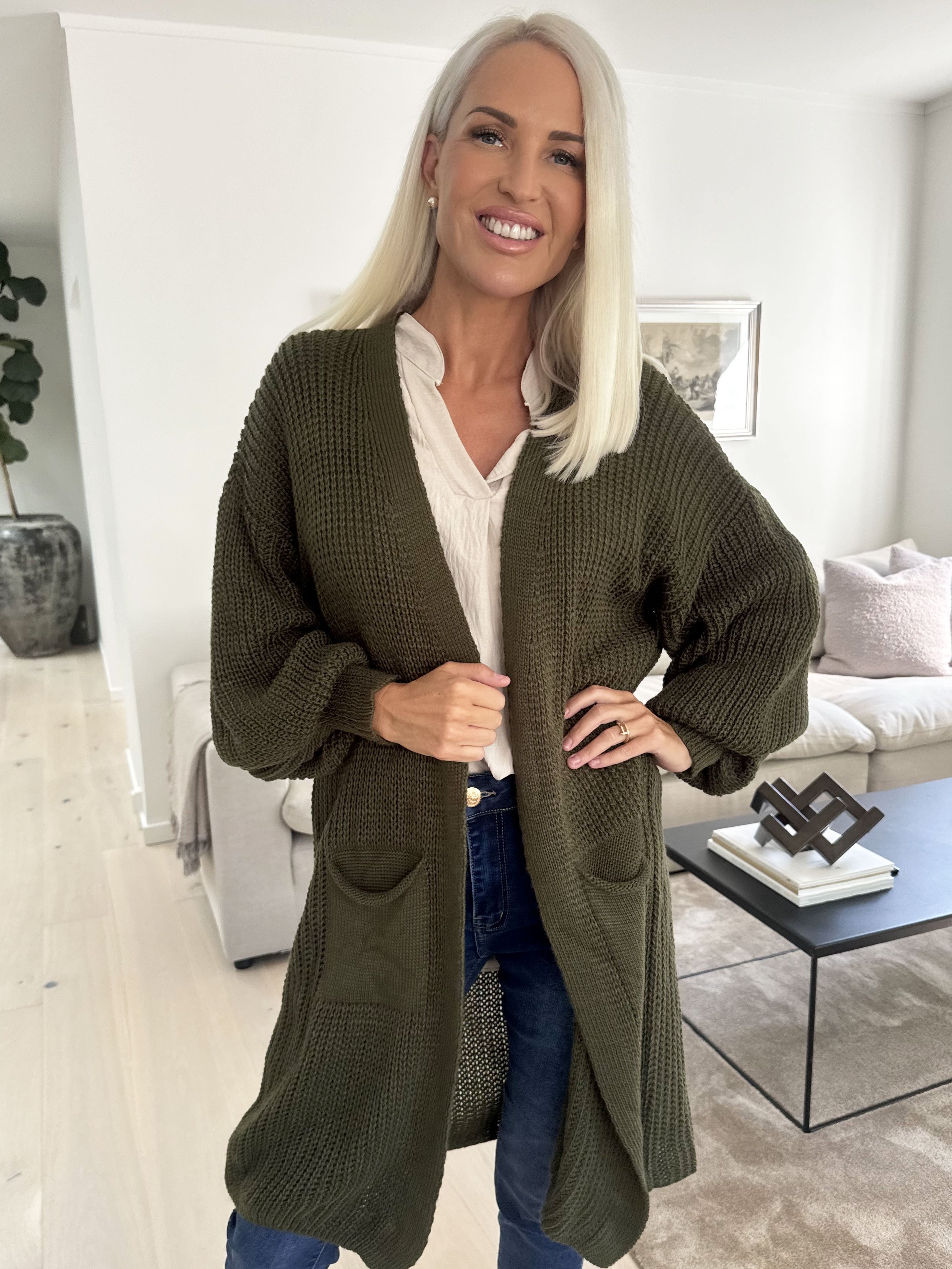 Sally Midi - Lækker strikcardigan med ballonærmer og lommer