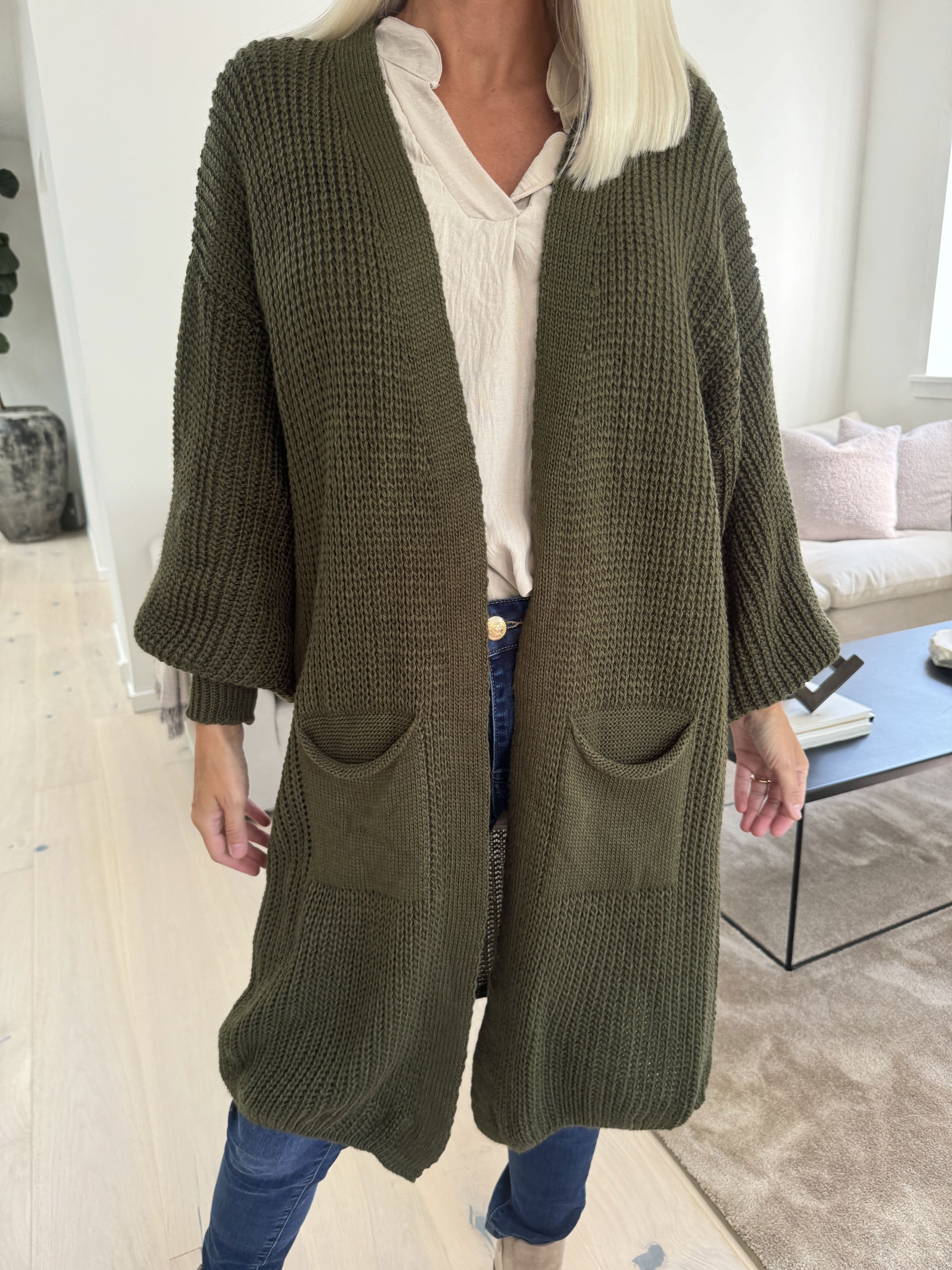 Sally Midi - Lækker strikcardigan med ballonærmer og lommer