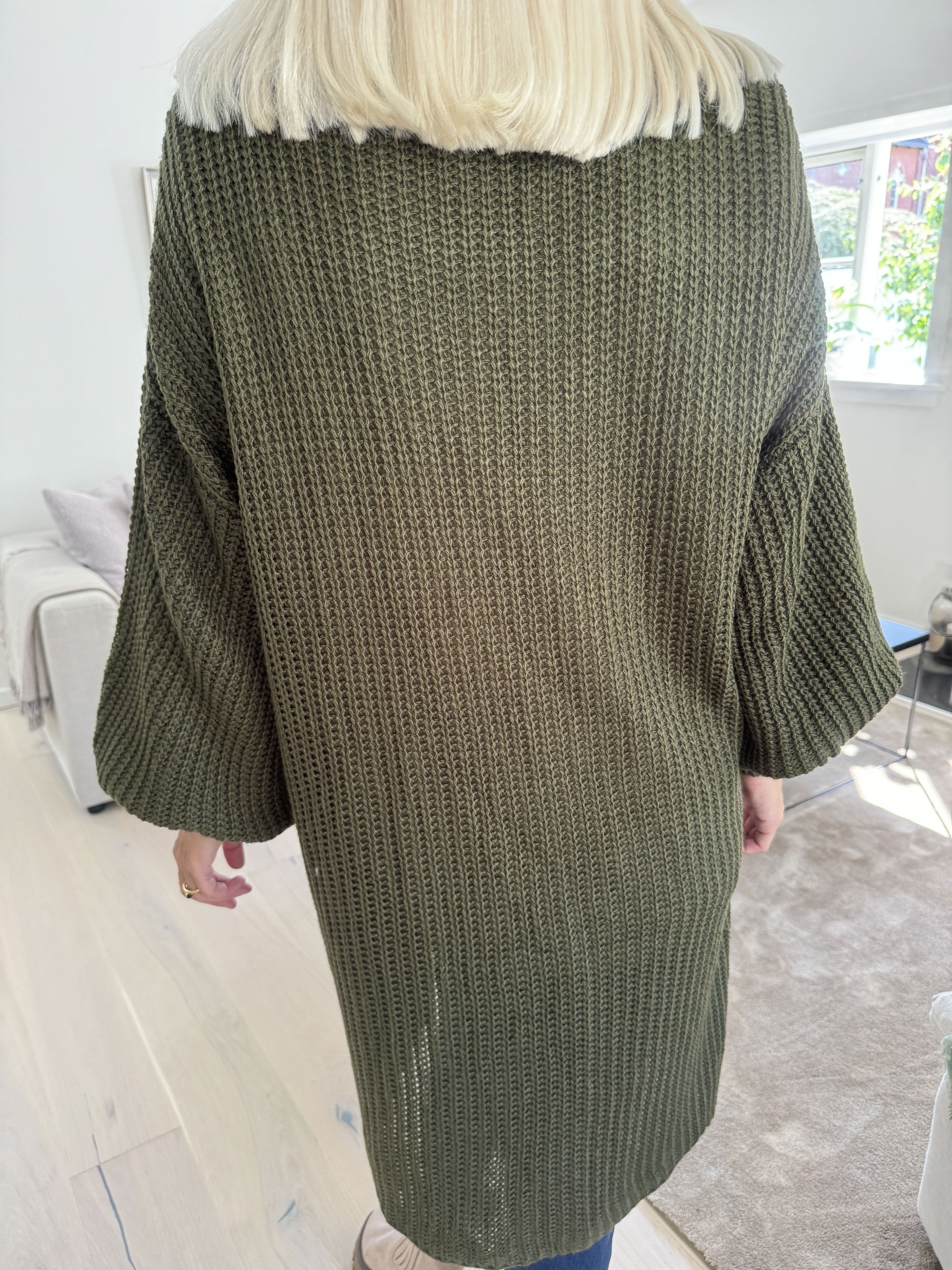 Sally Midi - Lækker strikcardigan med ballonærmer og lommer