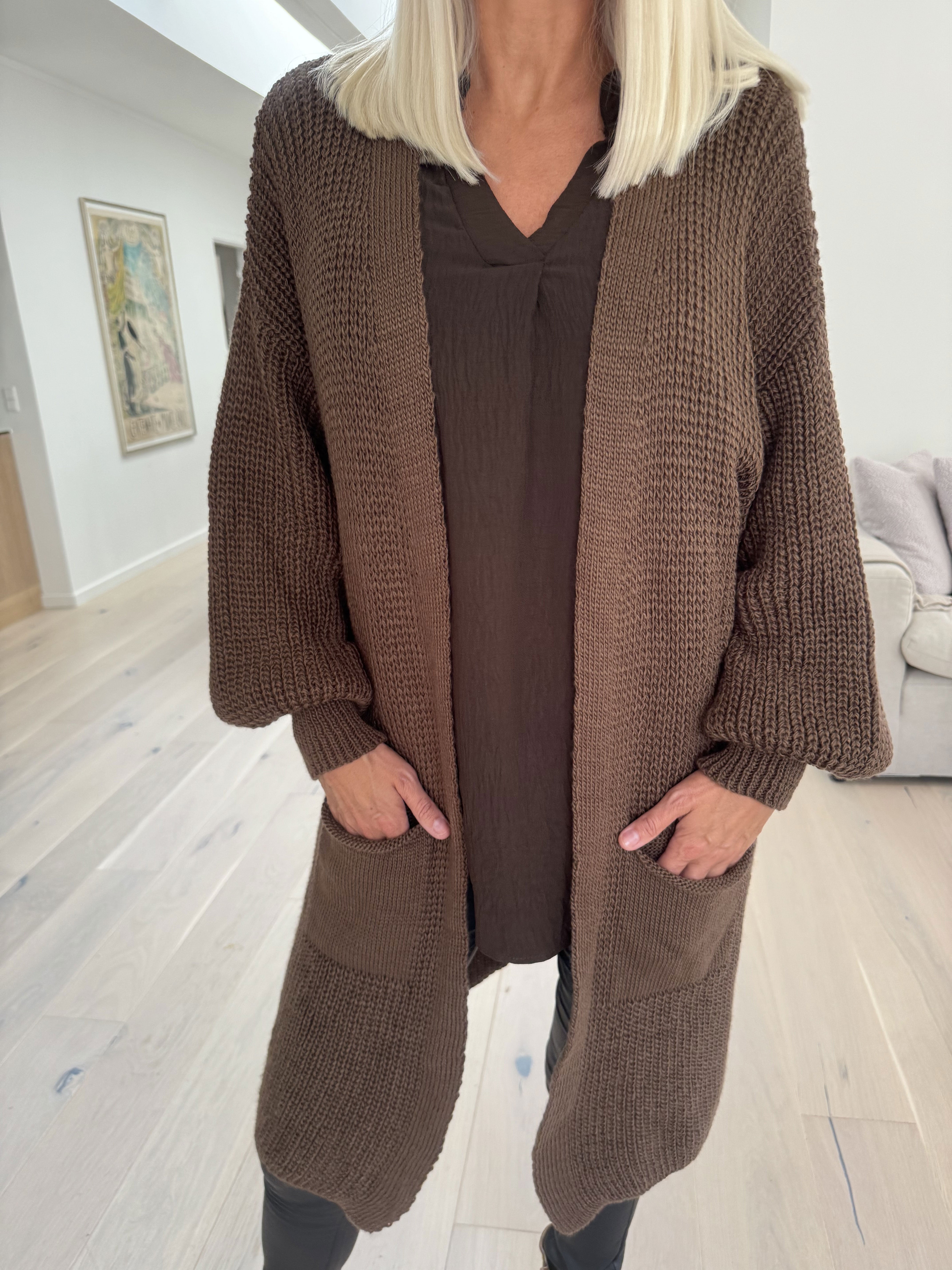 Sally Midi - Lækker strikcardigan med ballonærmer og lommer