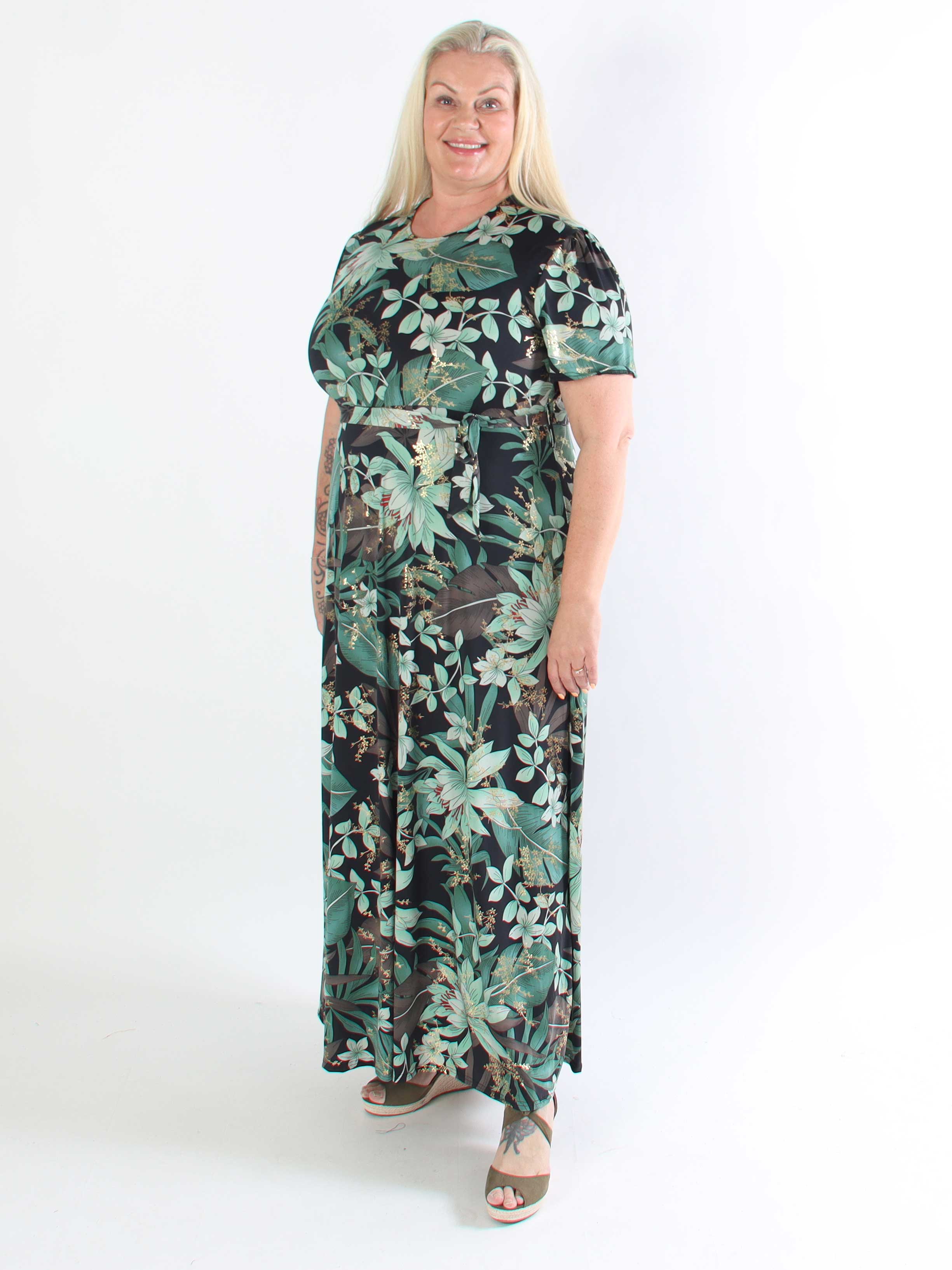 Sansa - Elastisk blomstret plus size kjole med bindebånd