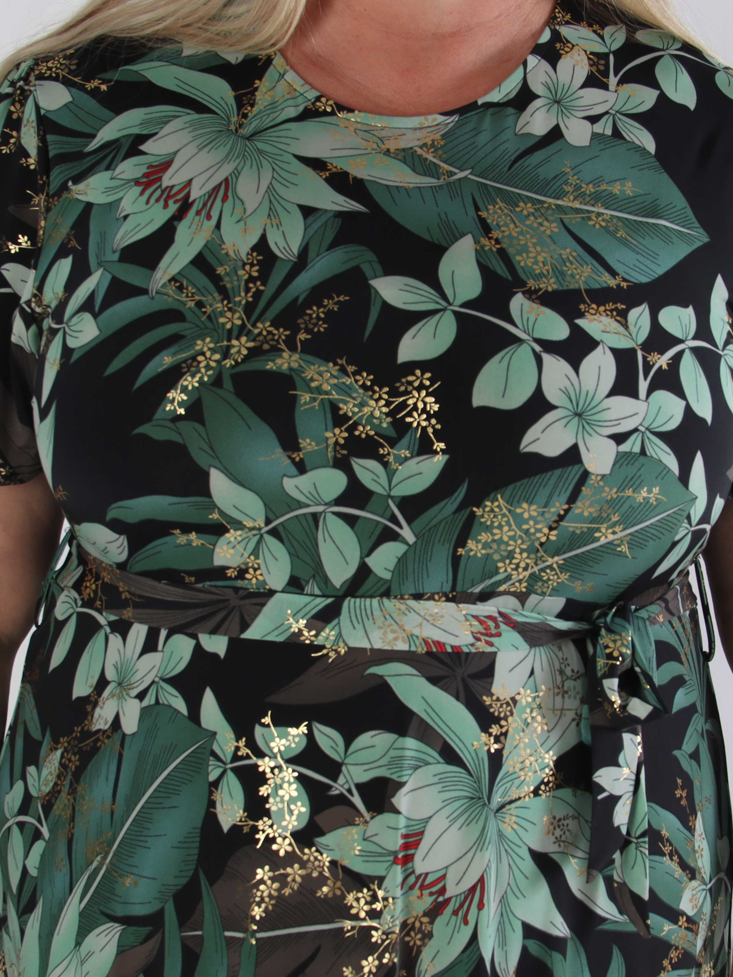 Sansa - Elastisk blomstret plus size kjole med bindebånd