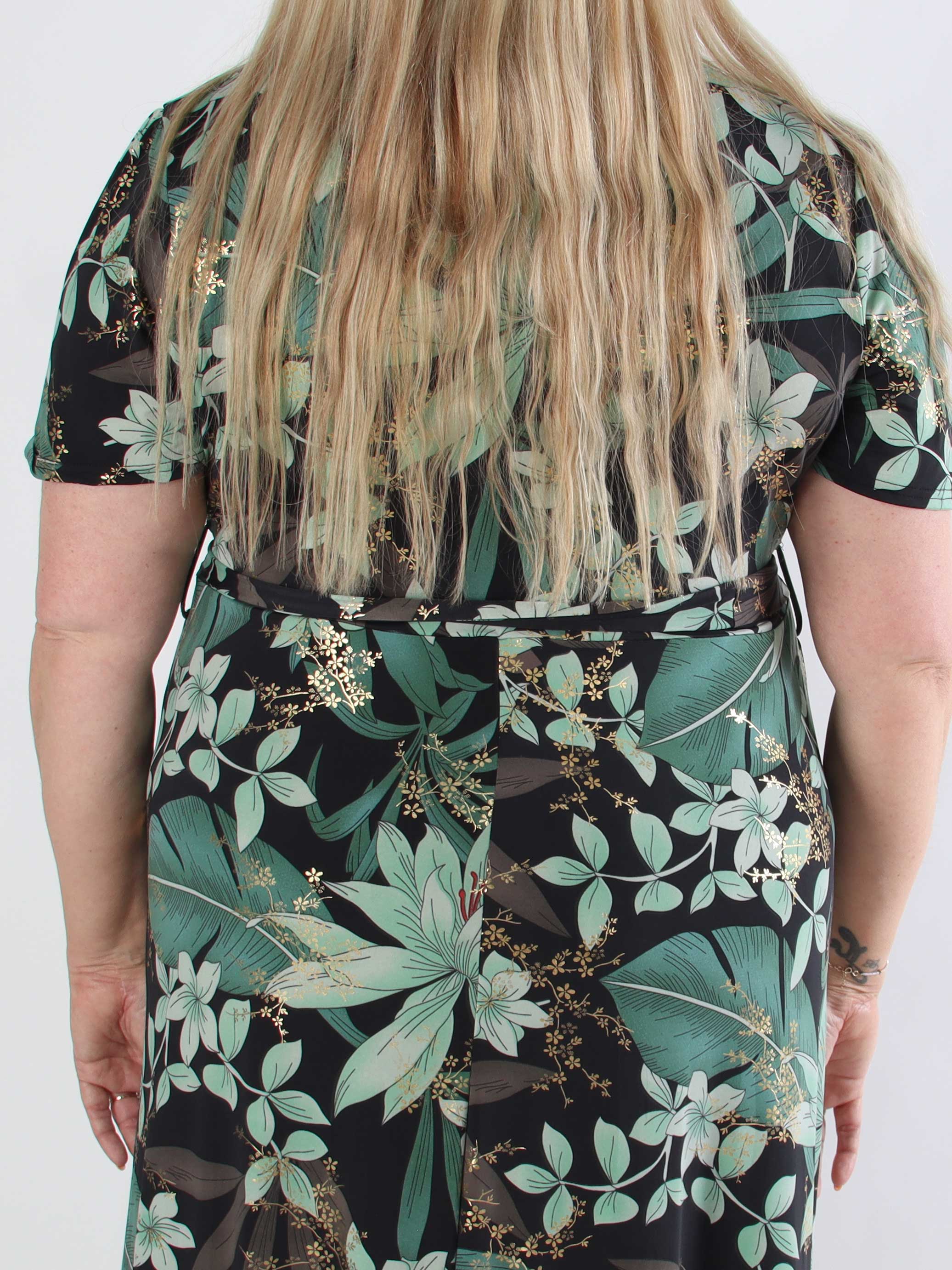 Sansa - Elastisk blomstret plus size kjole med bindebånd