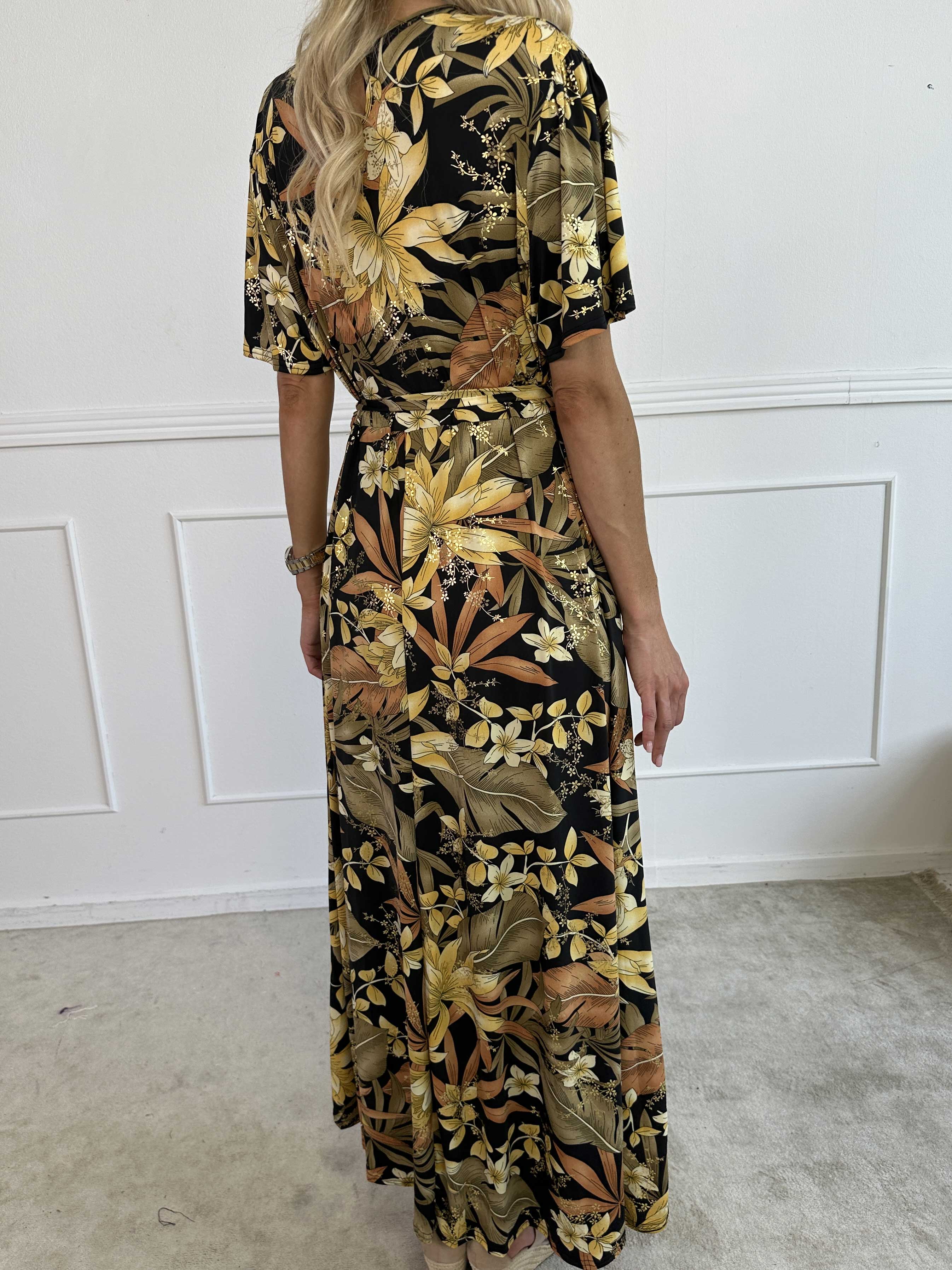 Sansa - Lang elastisk blomstret kjole med bindebånd