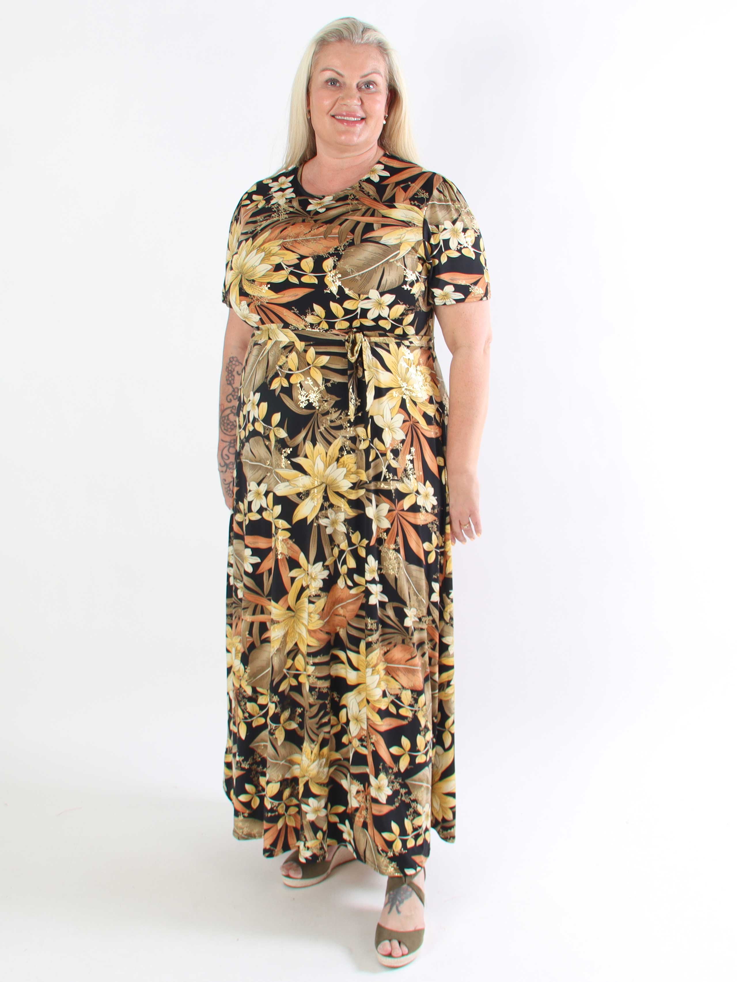 Sansa - Elastisk blomstret plus size kjole med bindebånd