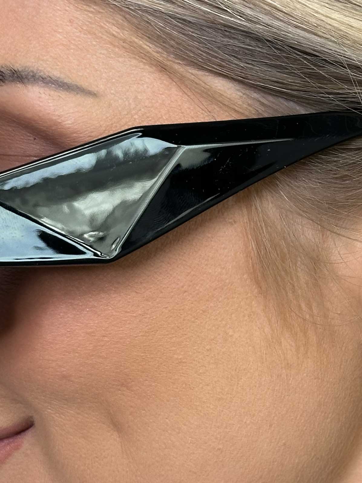 Sarah - Smalle solbriller med bredt stel