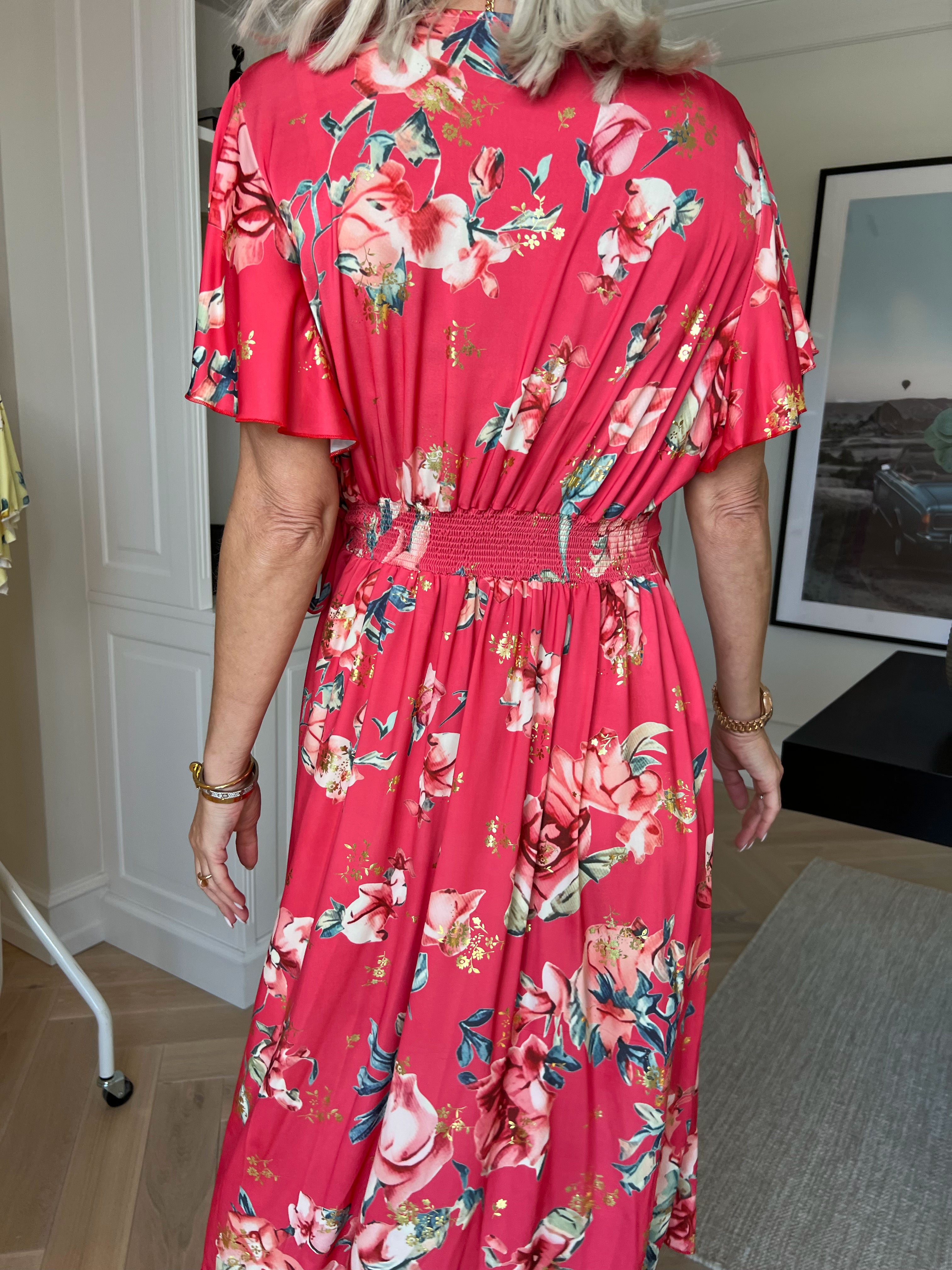 Savina Rose S/S - Blomstret elastisk kjole i slå-om-look