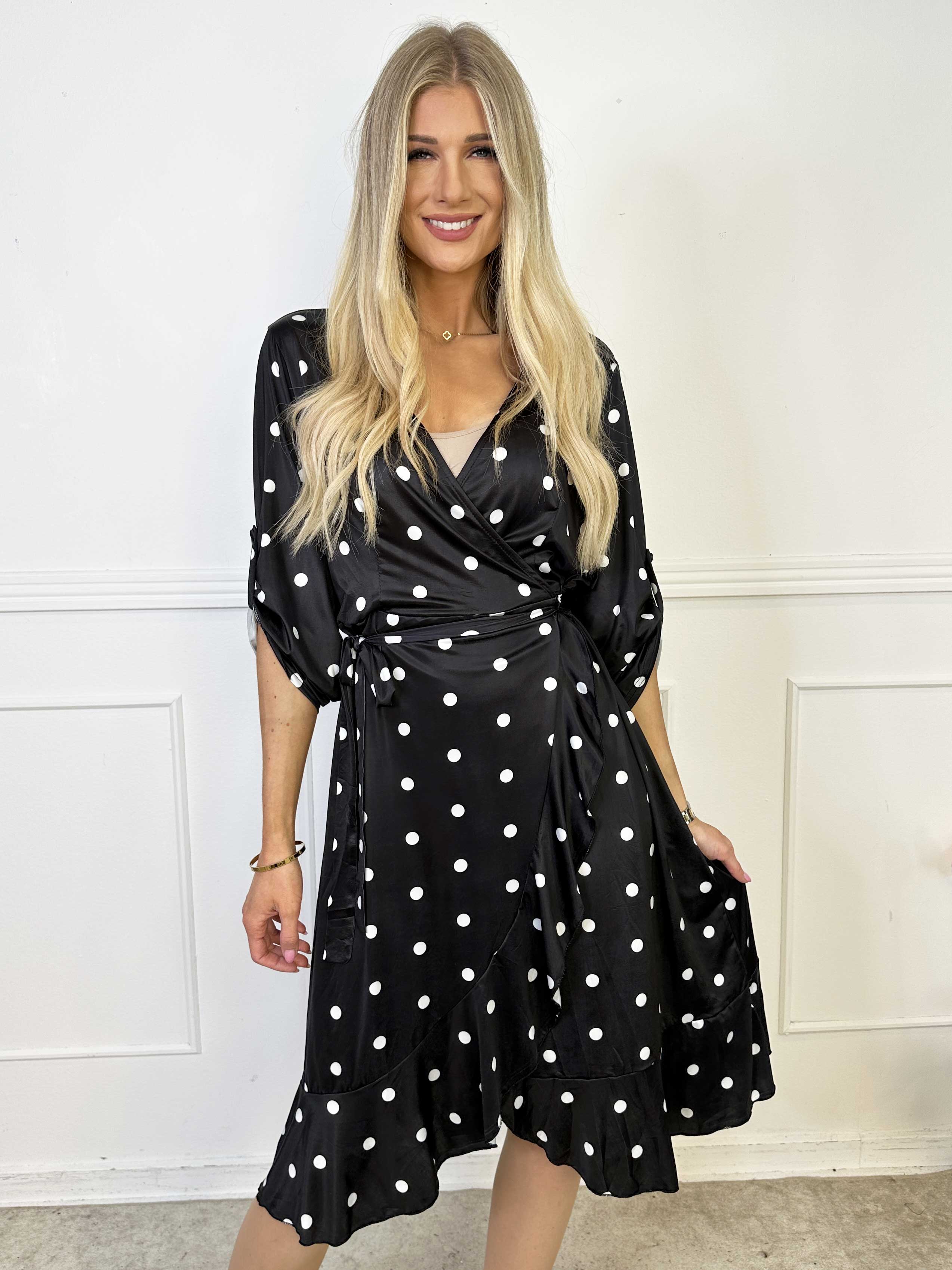 Savina Dot - Elastisk kjole i slå-om-look med prikker og flæsekant