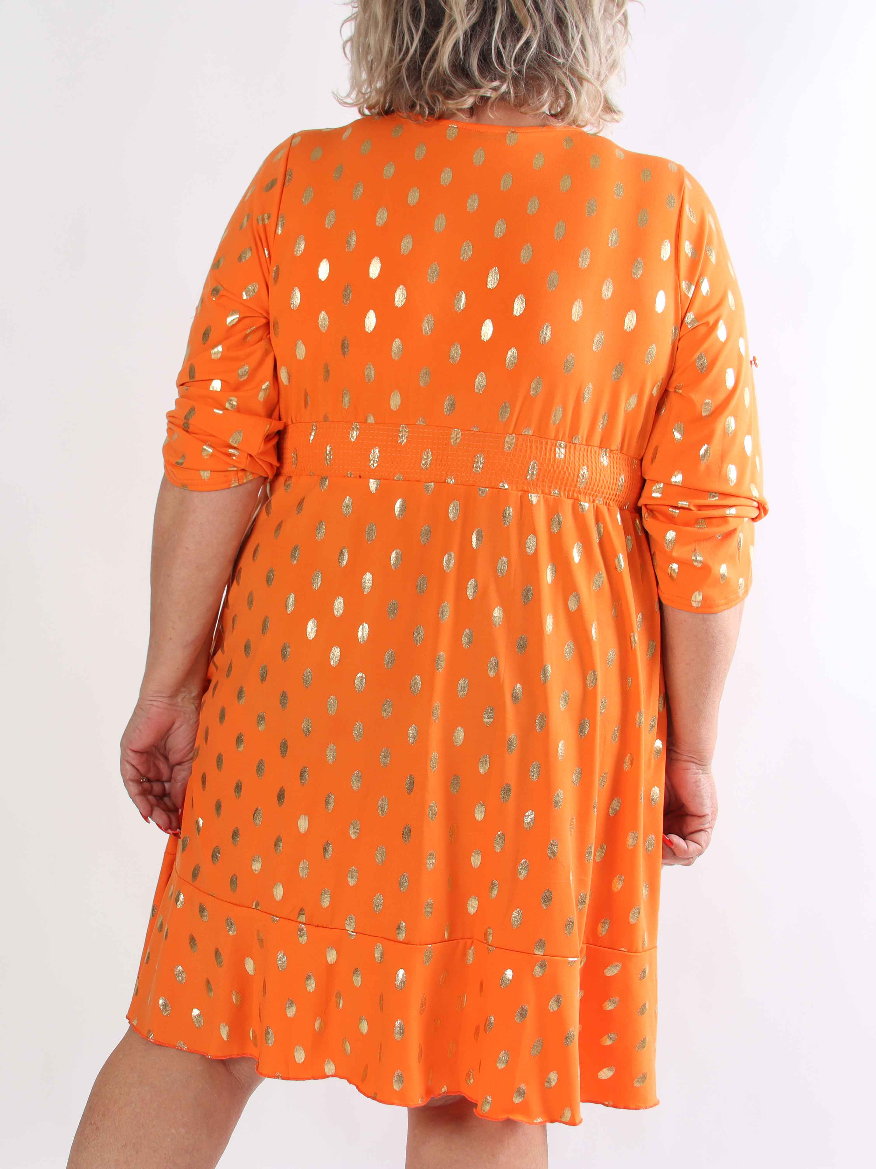 Savina Gold - Elastisk plus size kjole i slå-om-look med guld dutter