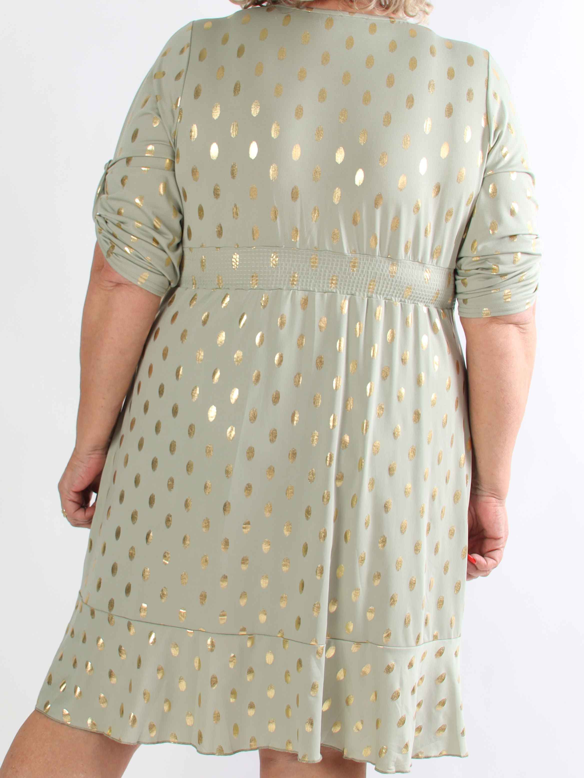 Savina Gold - Elastisk plus size kjole i slå-om-look med guld dutter