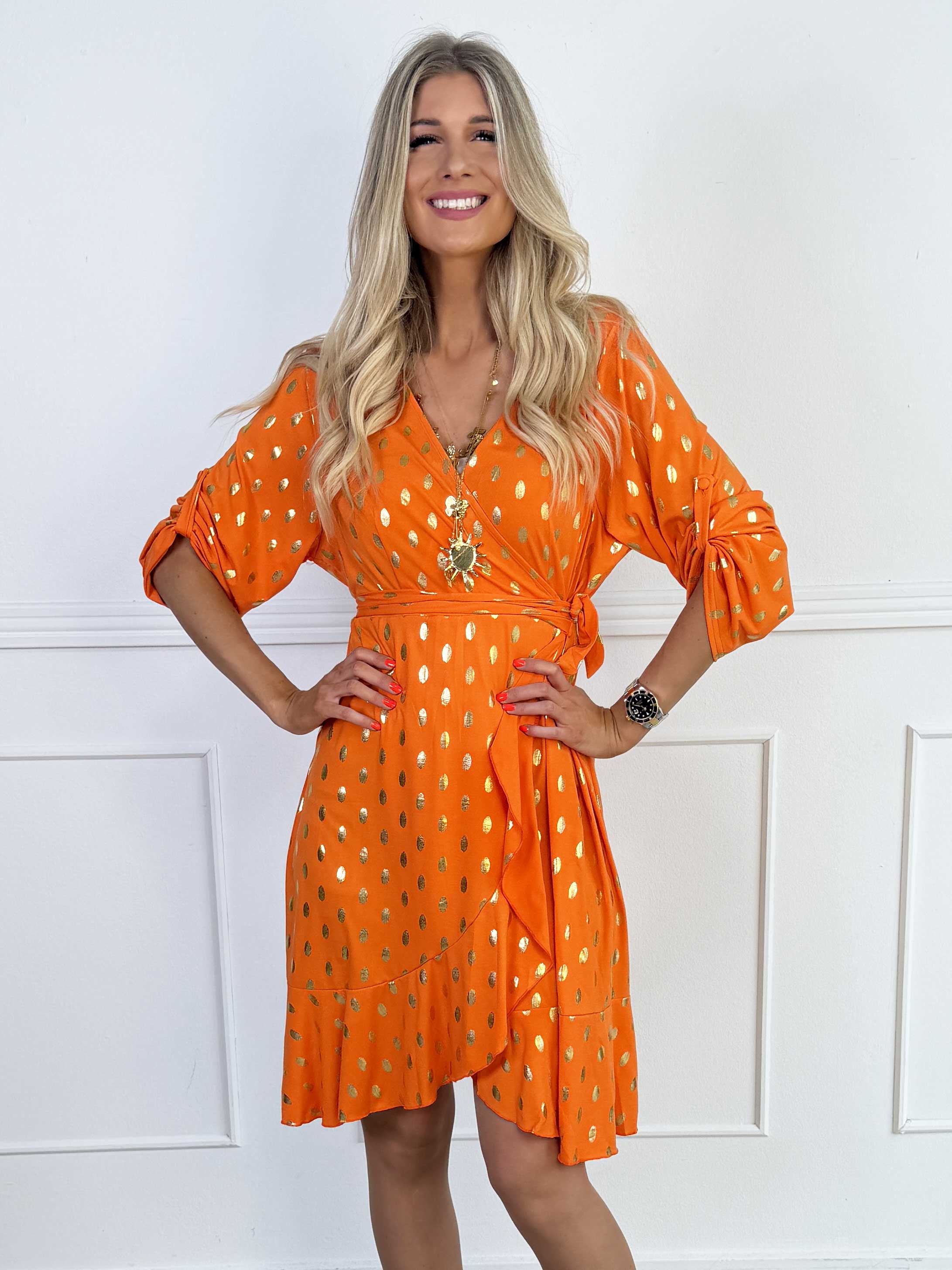 Savina Gold - Elastisk kjole i slå-om-look med guld dutter