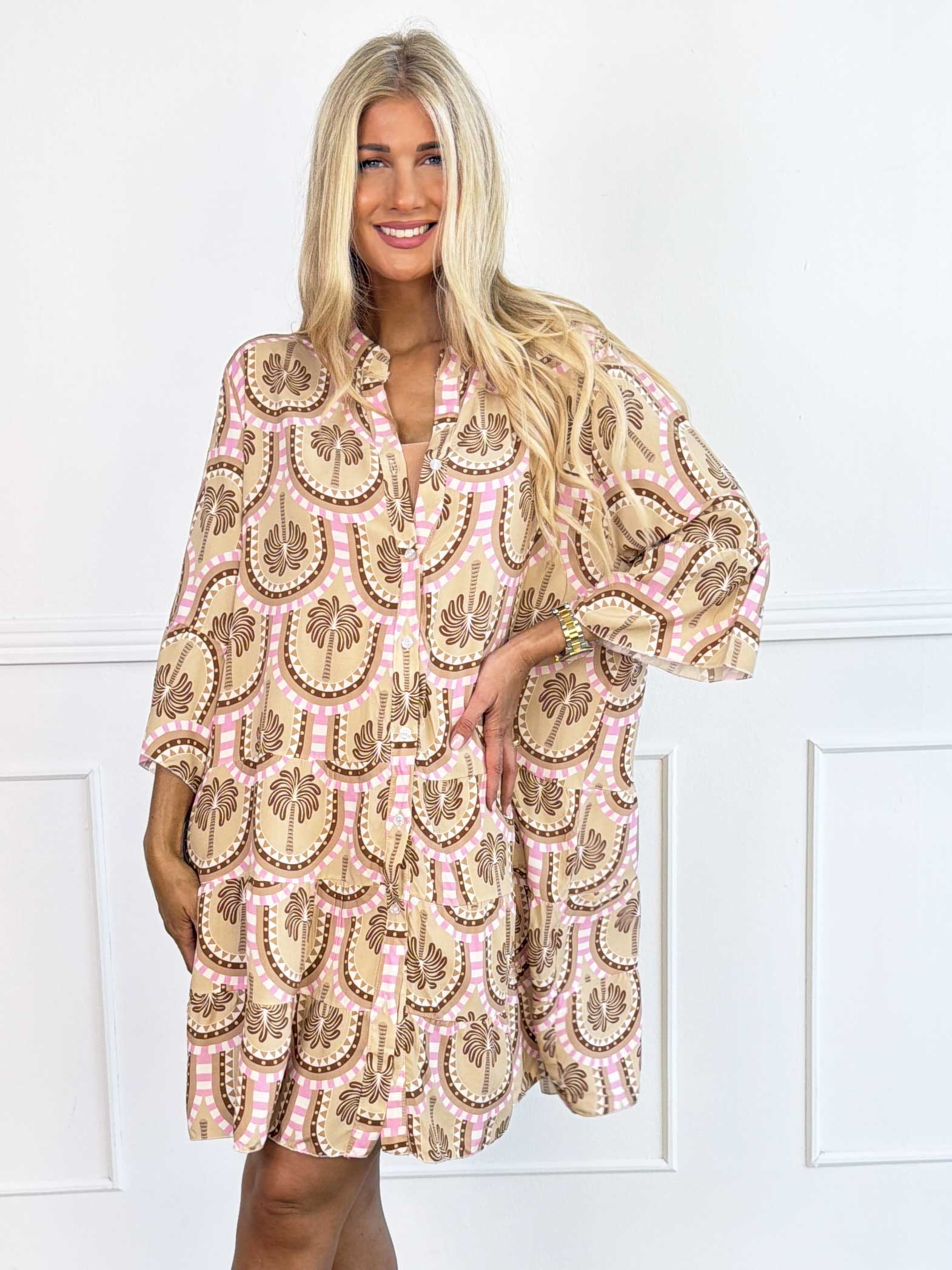 Severina - Plus size tunikakjole i viskose med palmemotiver og flæsekant forneden