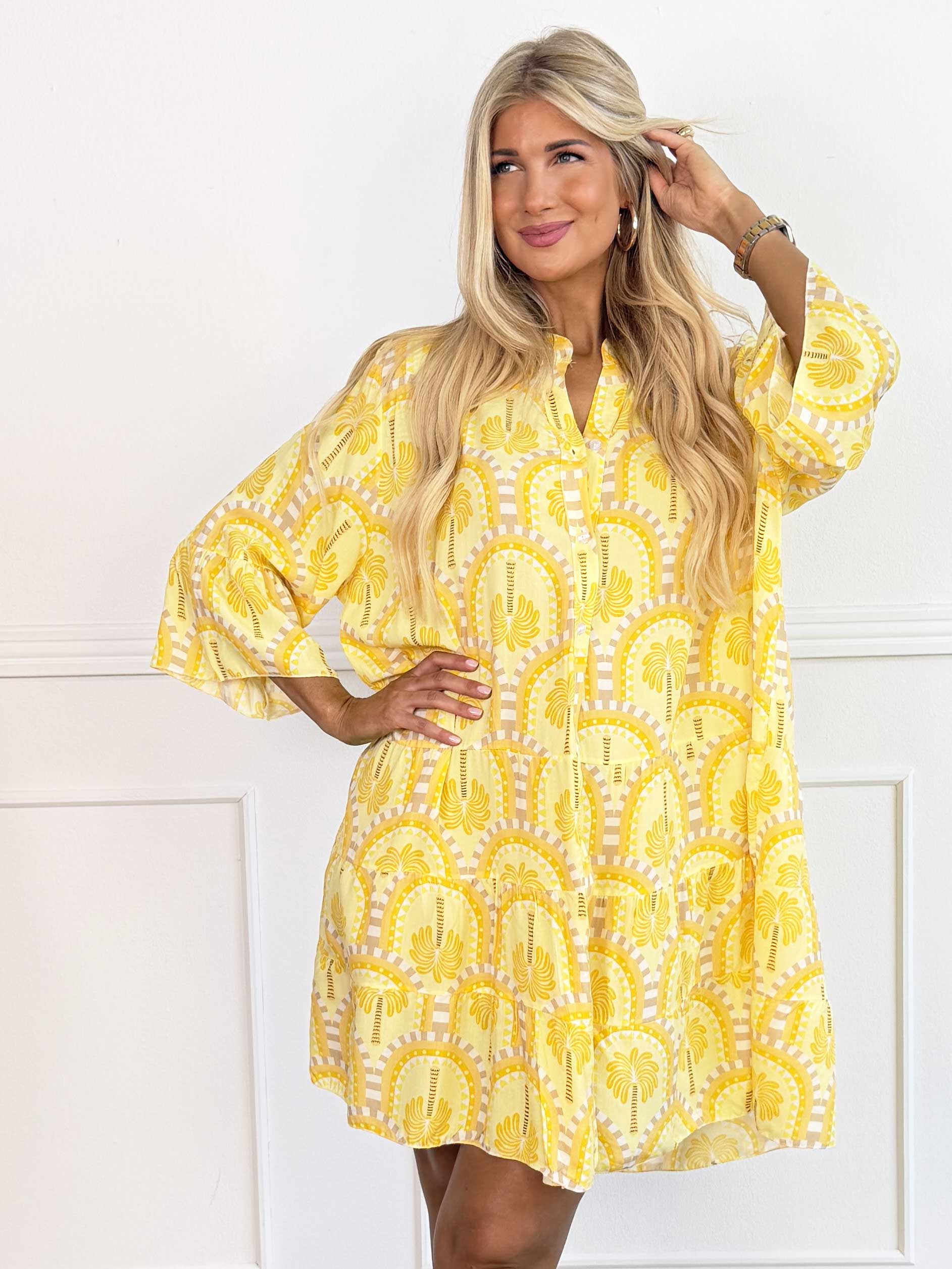 Severina - Plus size tunikakjole i viskose med palmemotiver og flæsekant forneden