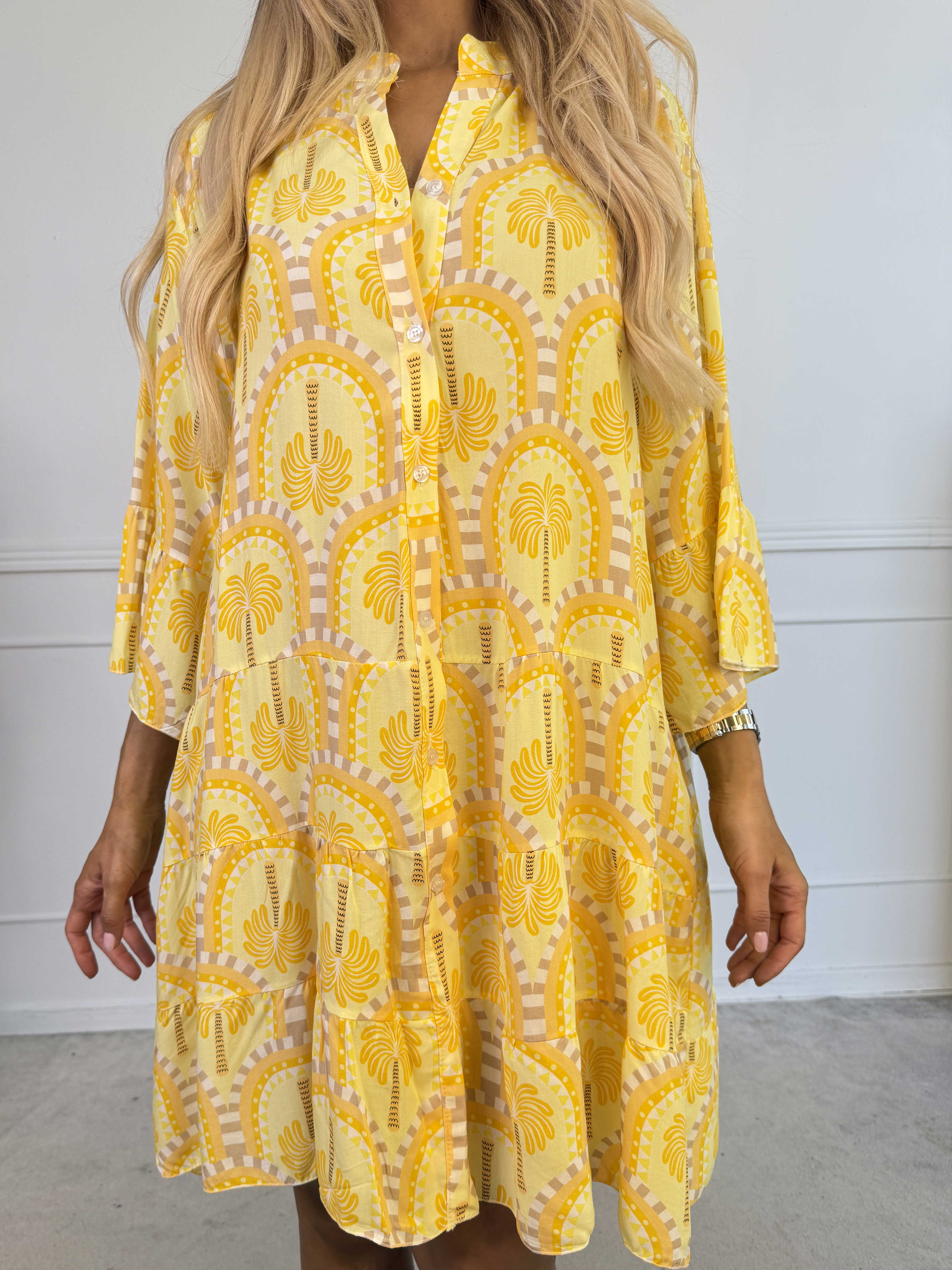 Severina - Plus size tunikakjole i viskose med palmemotiver og flæsekant forneden