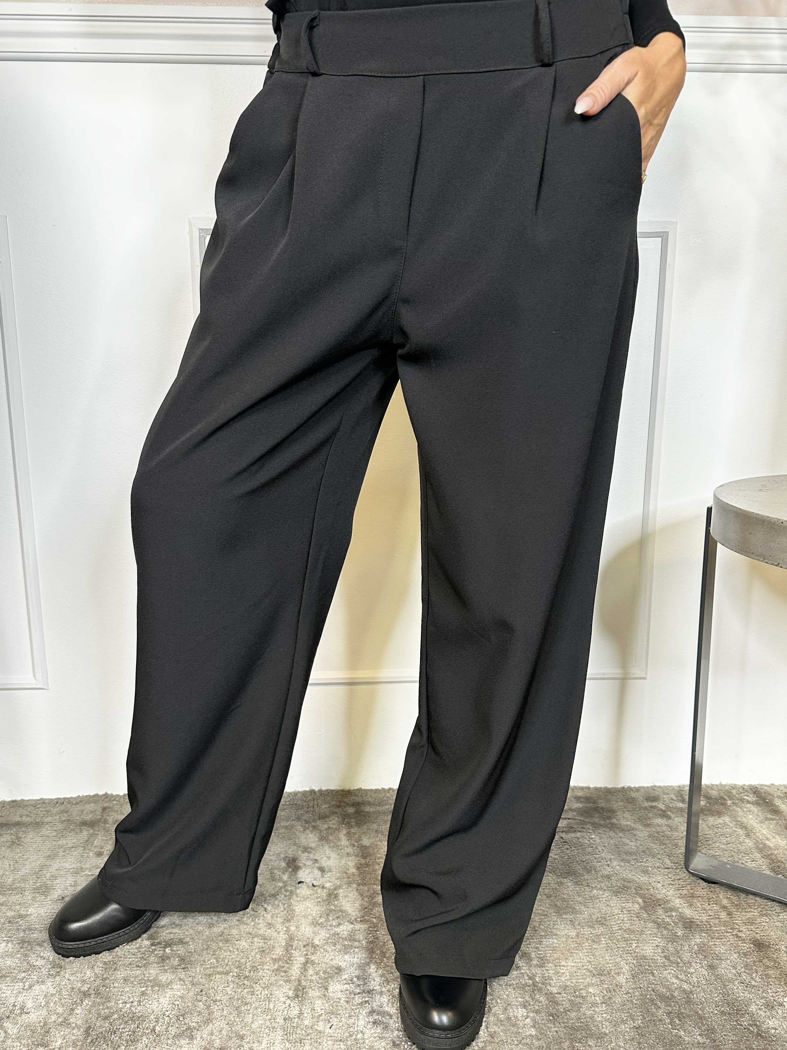 Shadia Pants - Ensfarvet habitbukser med elastikkant bagpå