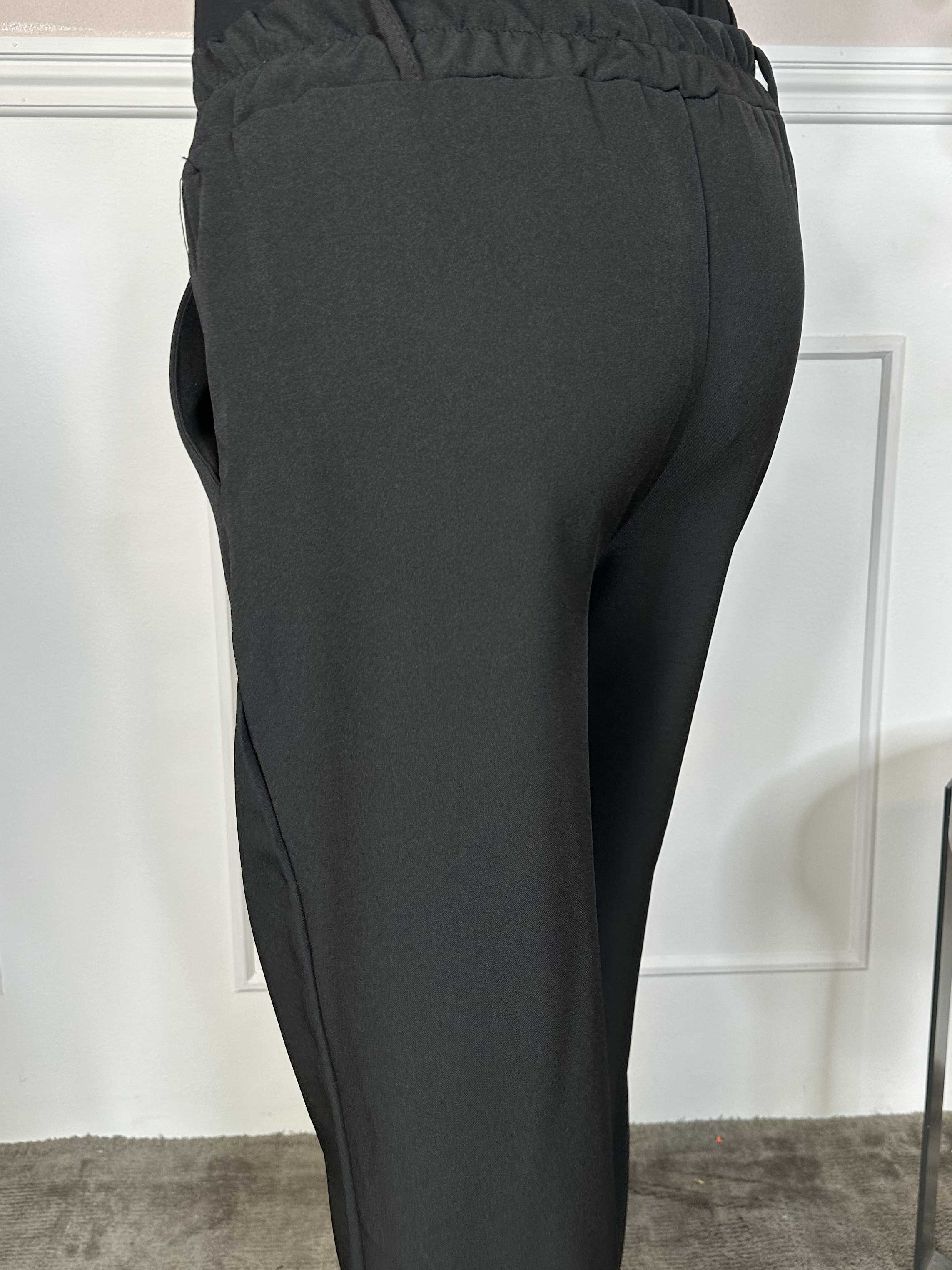 Shadia Pants - Ensfarvet habitbukser med elastikkant bagpå