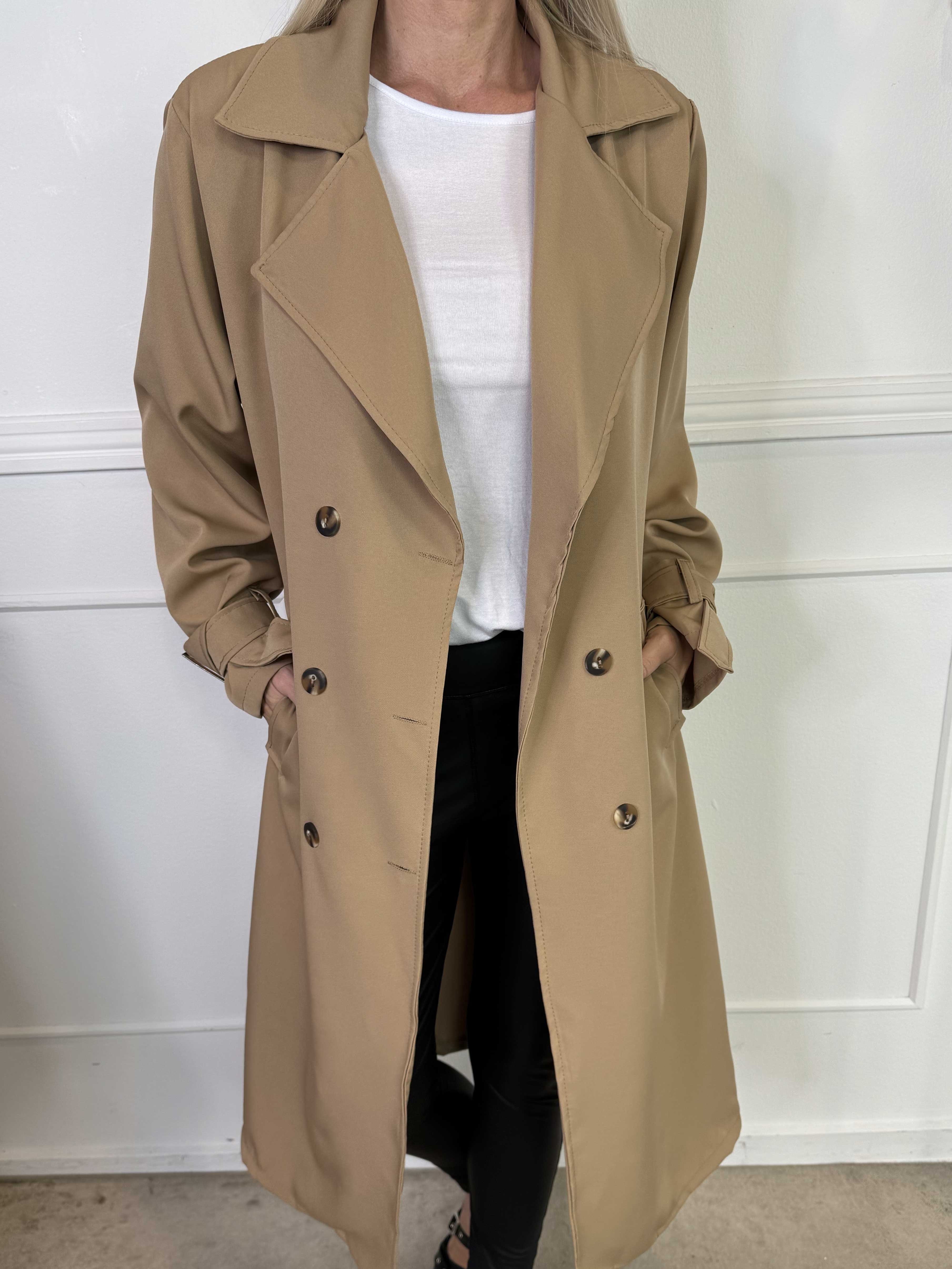 Sharpay - Let trenchcoat med bindebånd