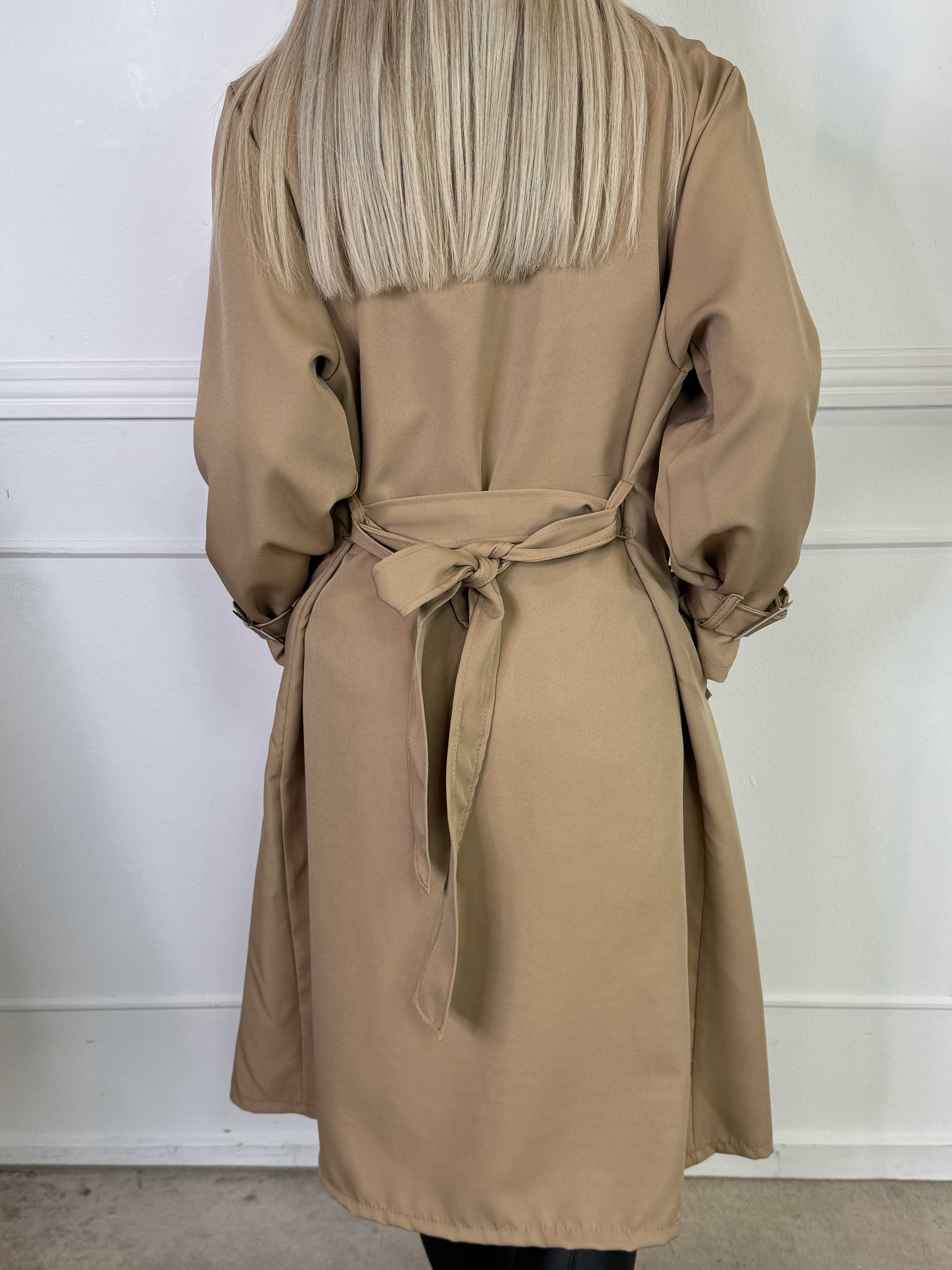 Sharpay - Let trenchcoat med bindebånd