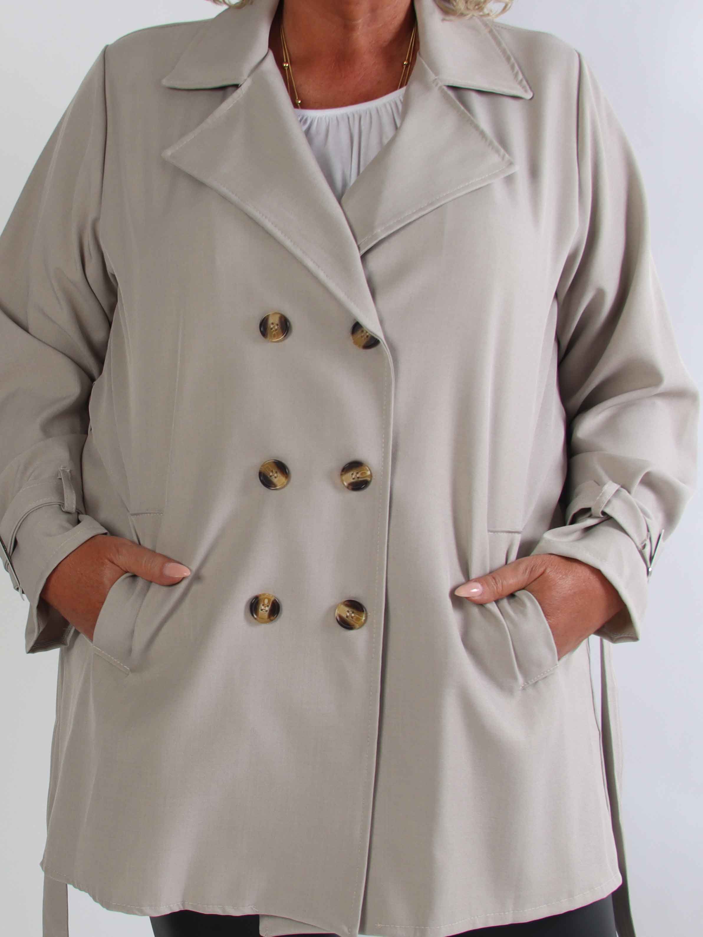 Sharpay Short 2.0 - Kort let plus size trenchcoat med bindebånd