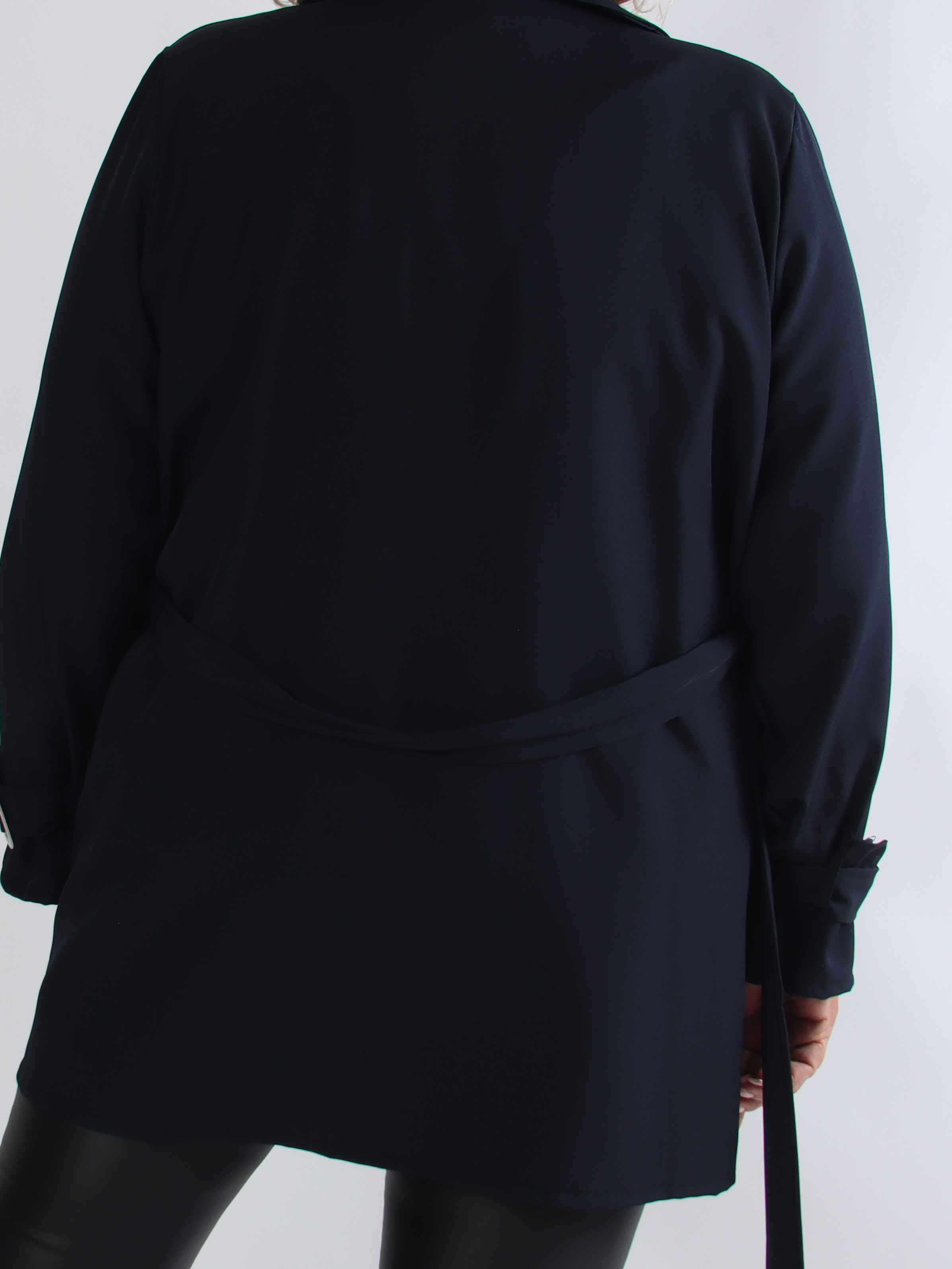 Sharpay Short 2.0 - Kort let plus size trenchcoat med bindebånd