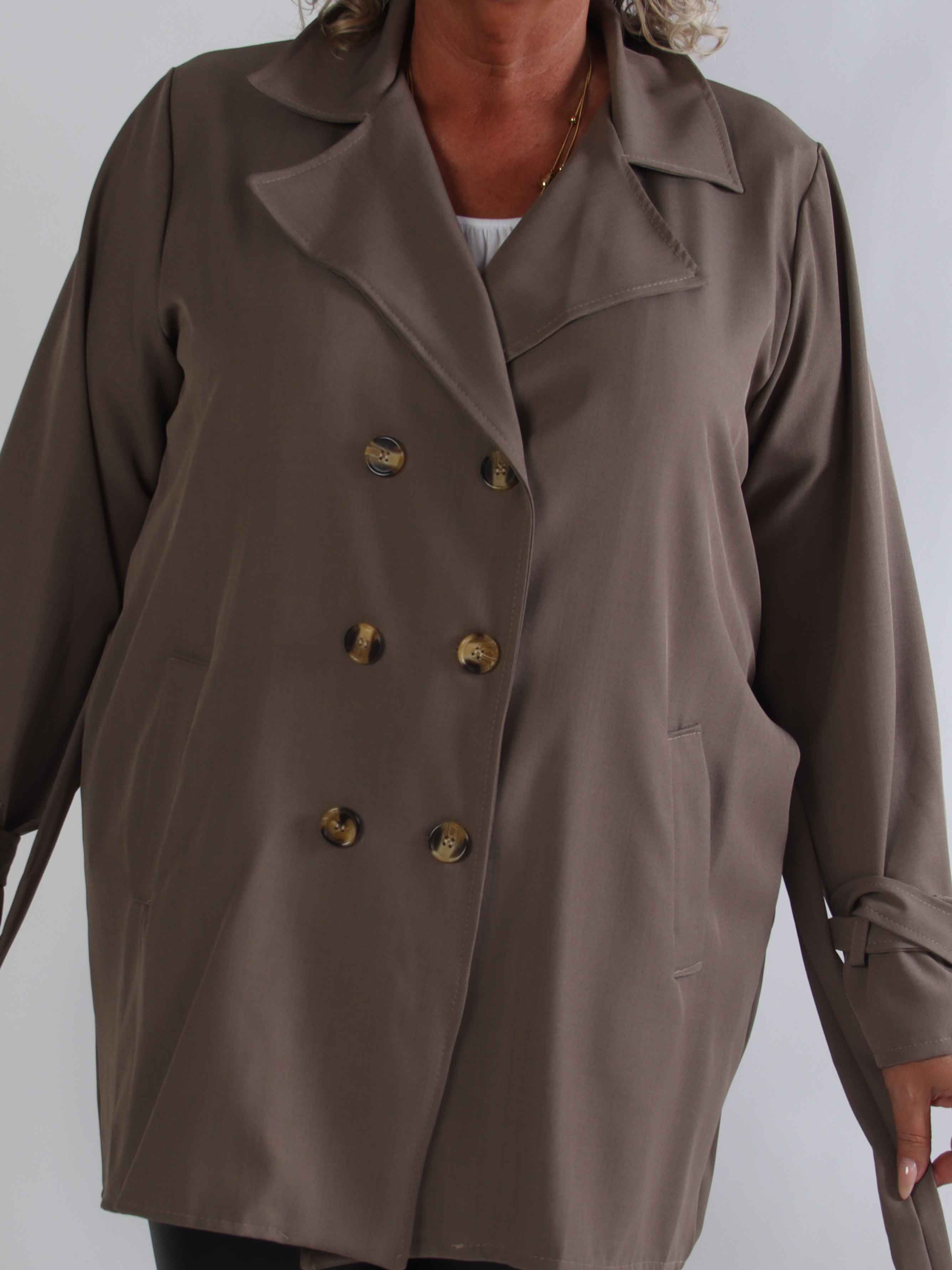 Sharpay Short 2.0 - Kort let plus size trenchcoat med bindebånd