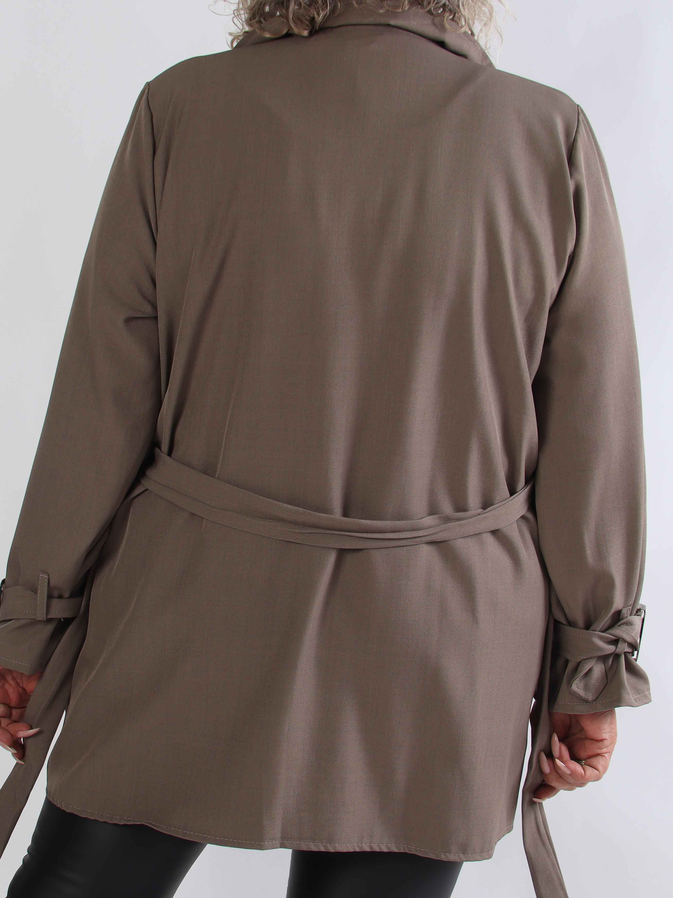 Sharpay Short 2.0 - Kort let plus size trenchcoat med bindebånd
