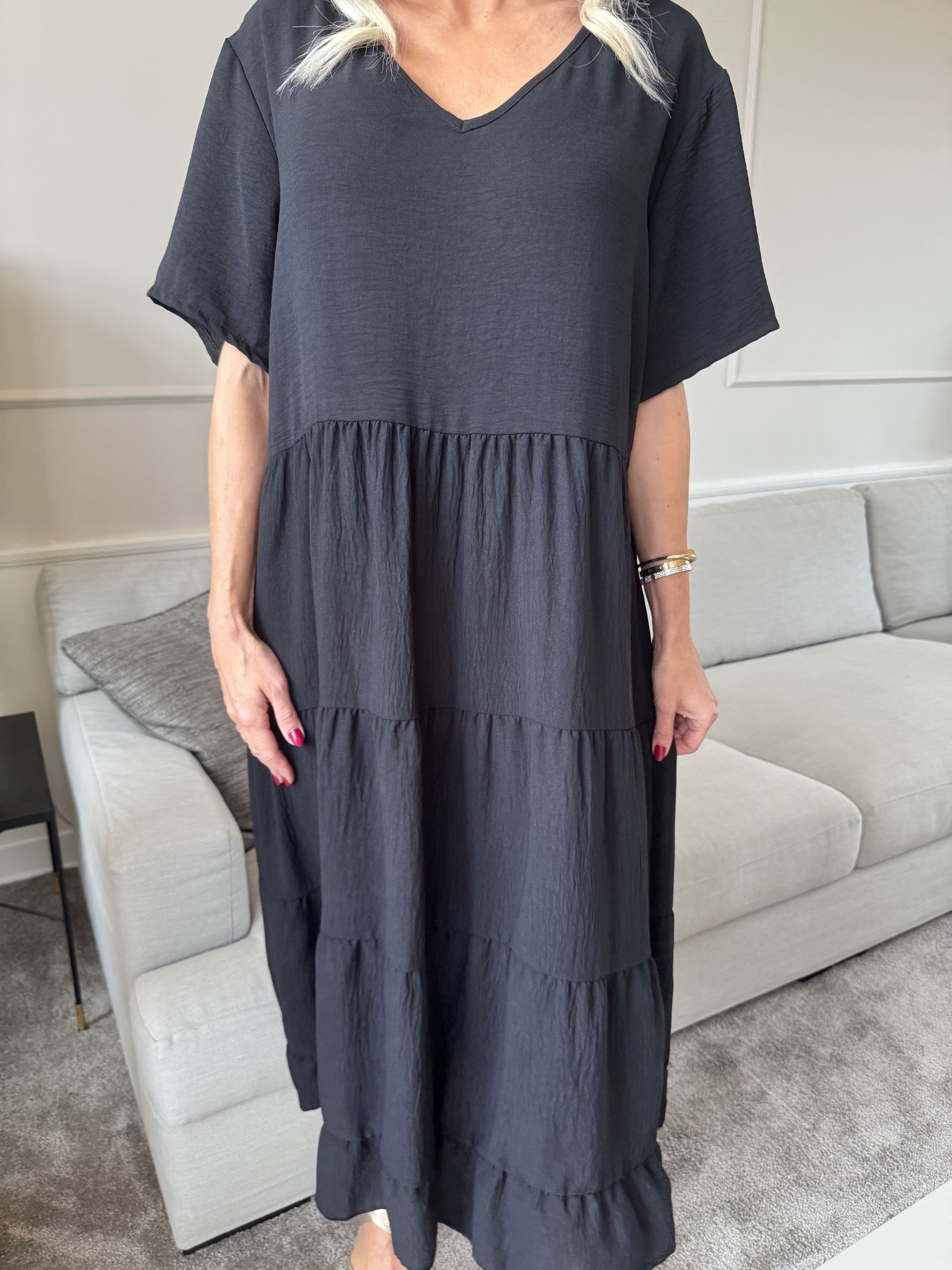 Shayna - Tunikakjole i viskose med broderet detaljer på ryggen