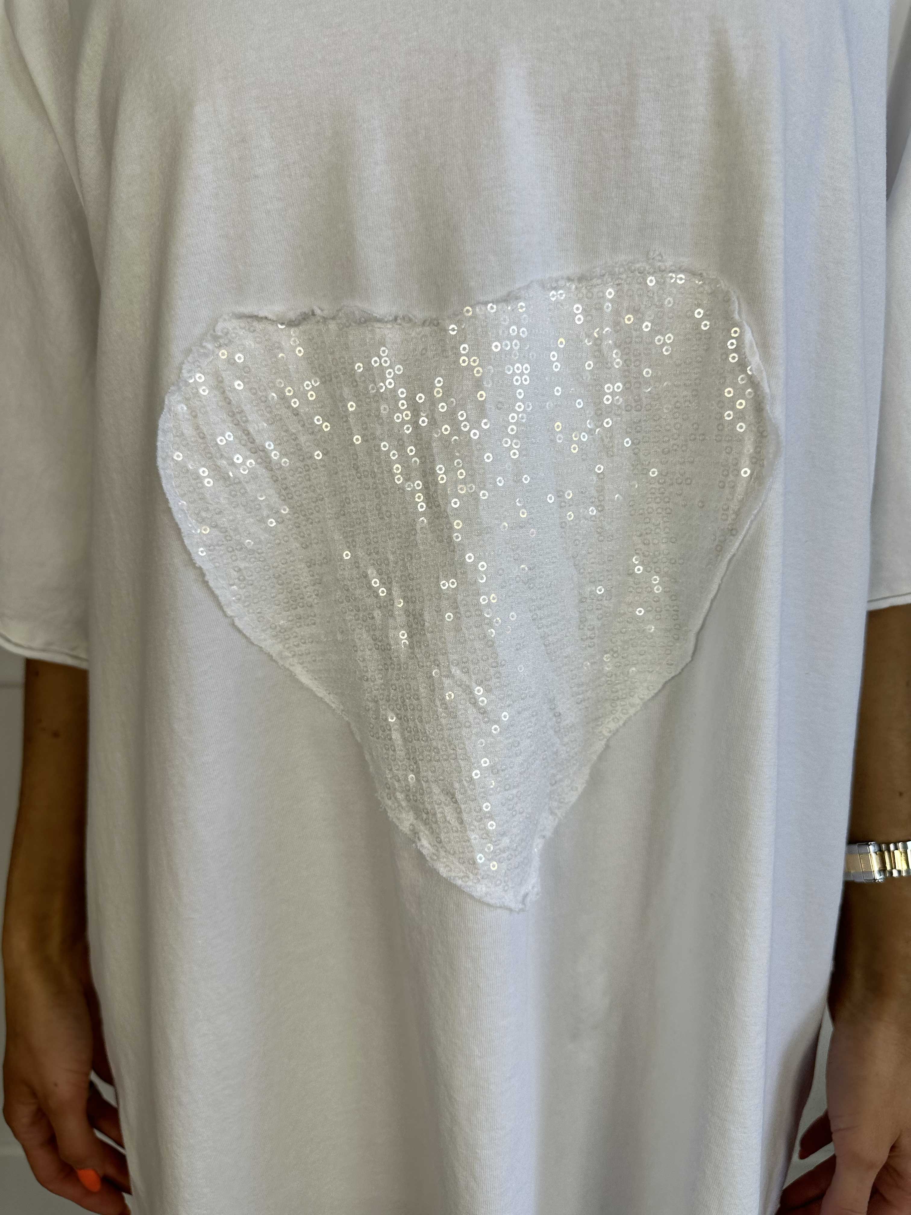 Shila - T-shirtkjole i bomuld med hjerte i pailletter