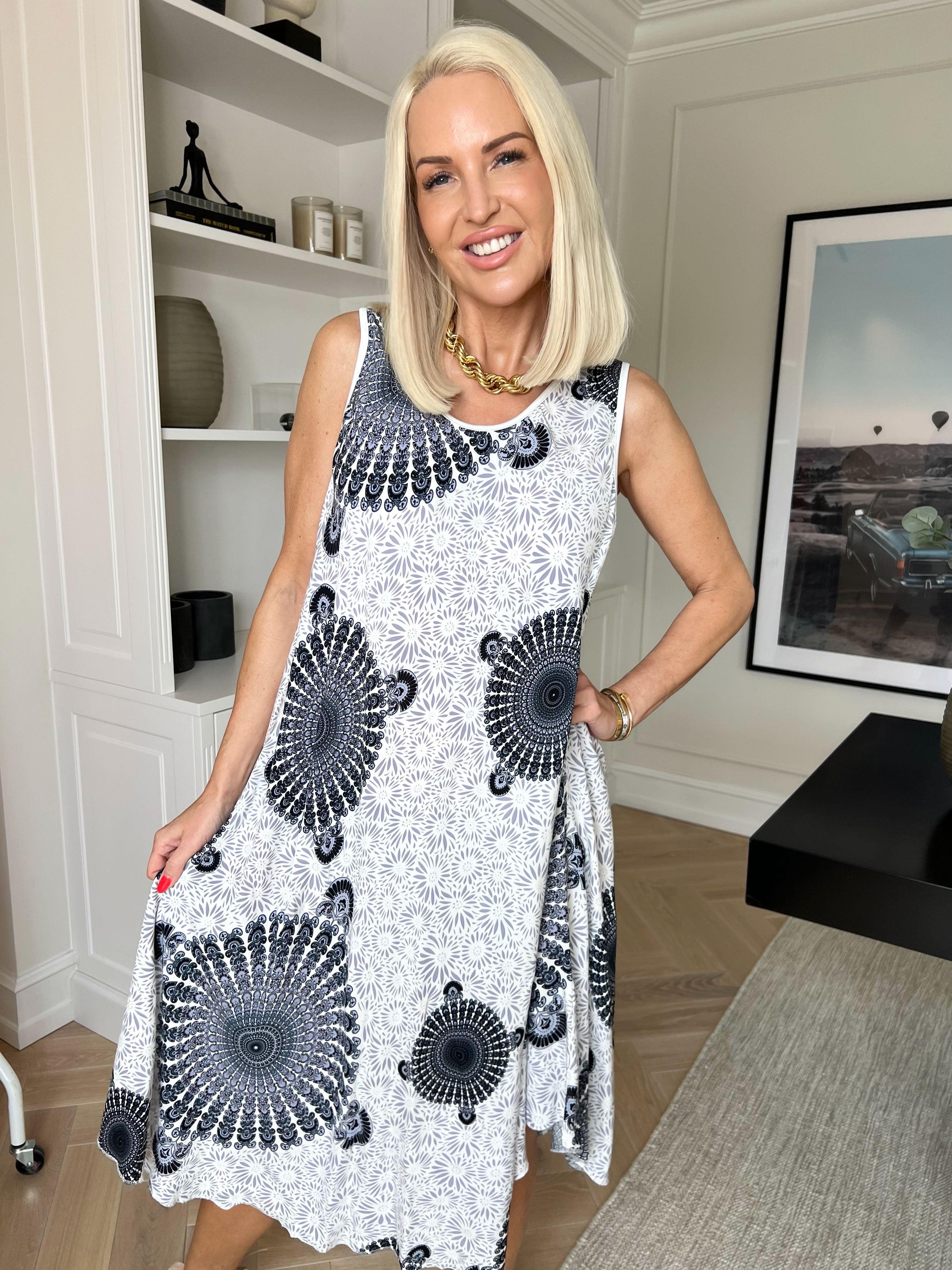 Sienna - Mønstret kjole i blød viskose med flatterende A-facon