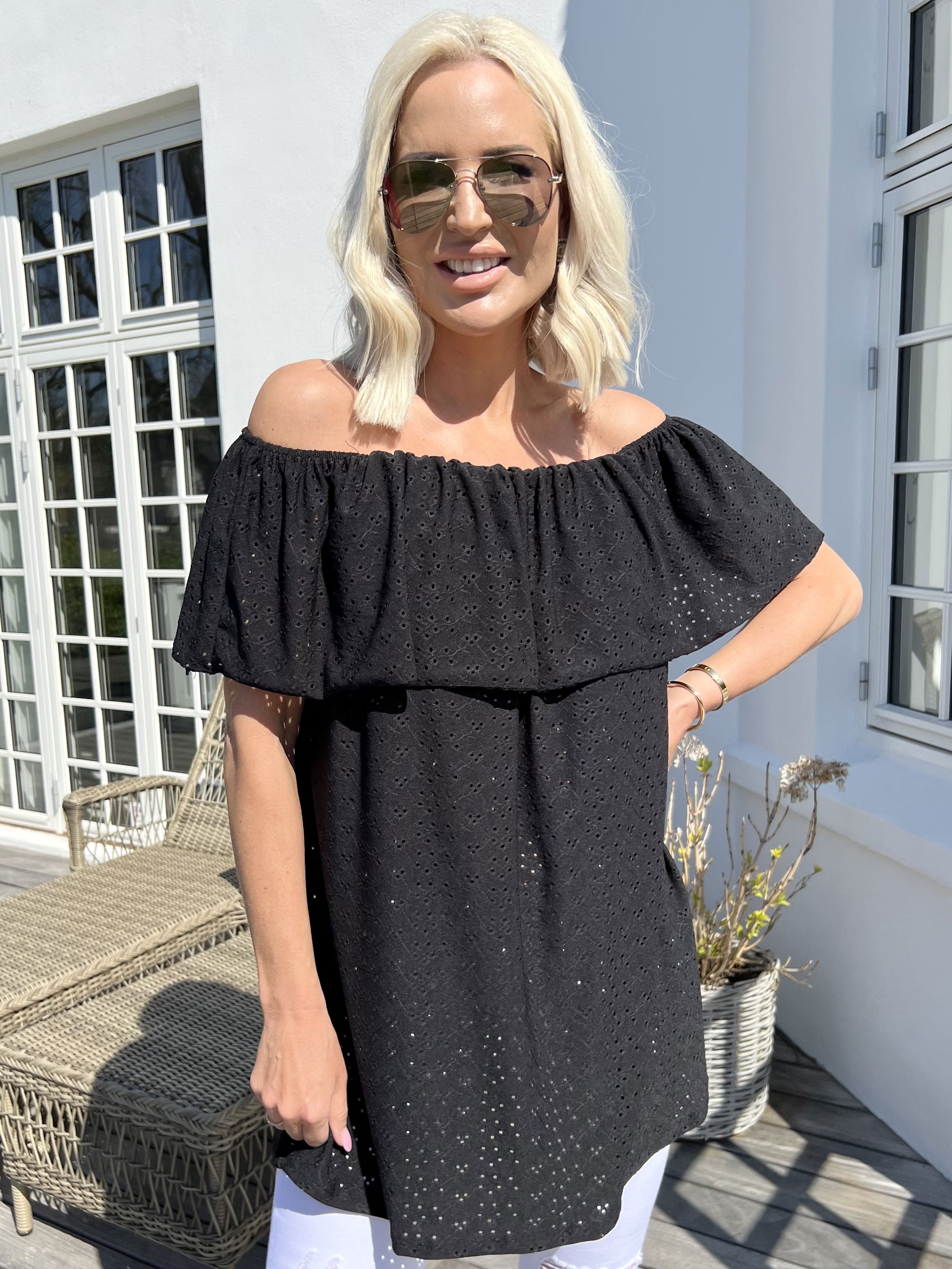 Sienna - Sød elastisk tunika med broderie anglaise