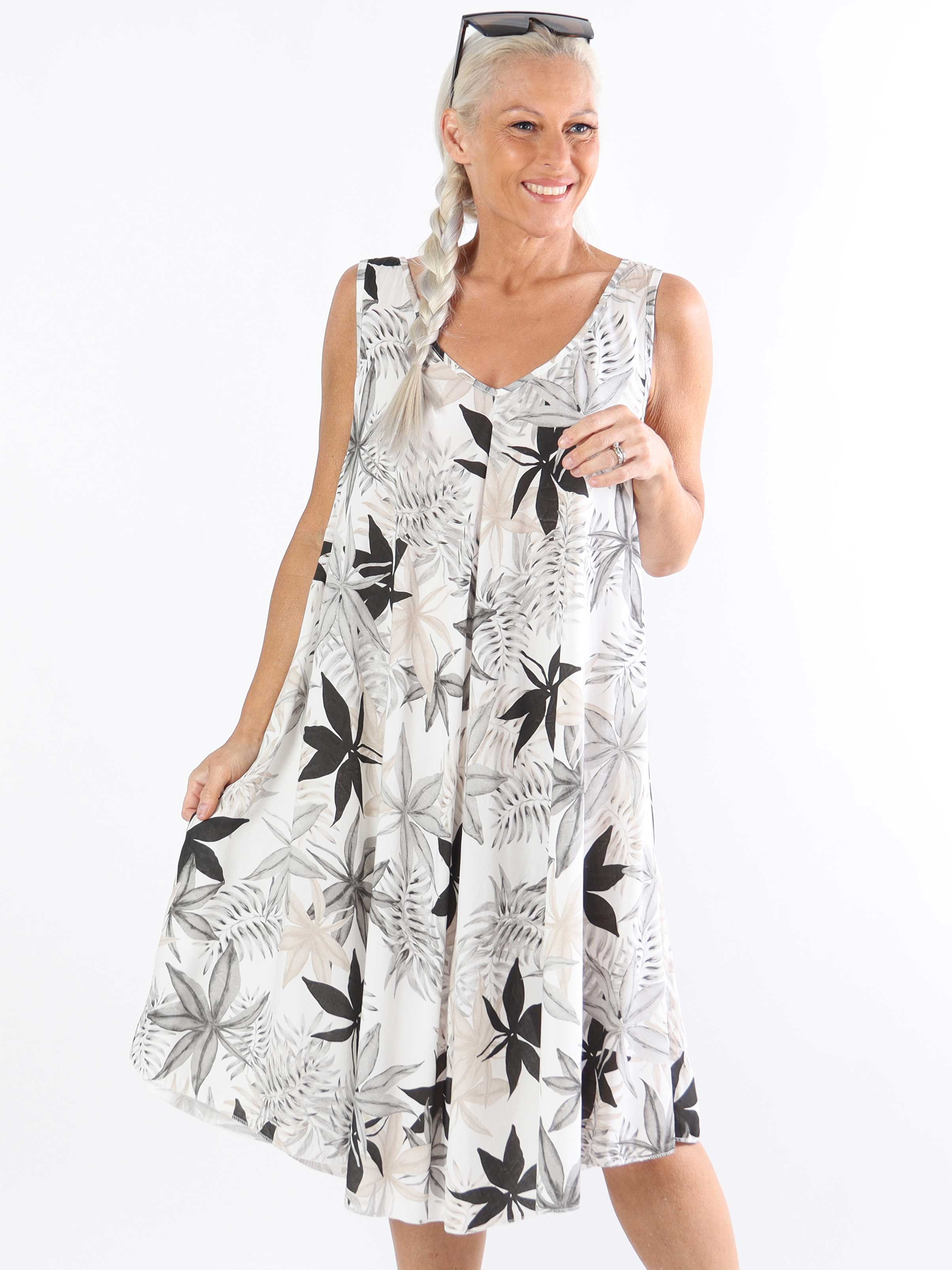 Sigri - Plus size blomsterkjole i viskose med bredestropper