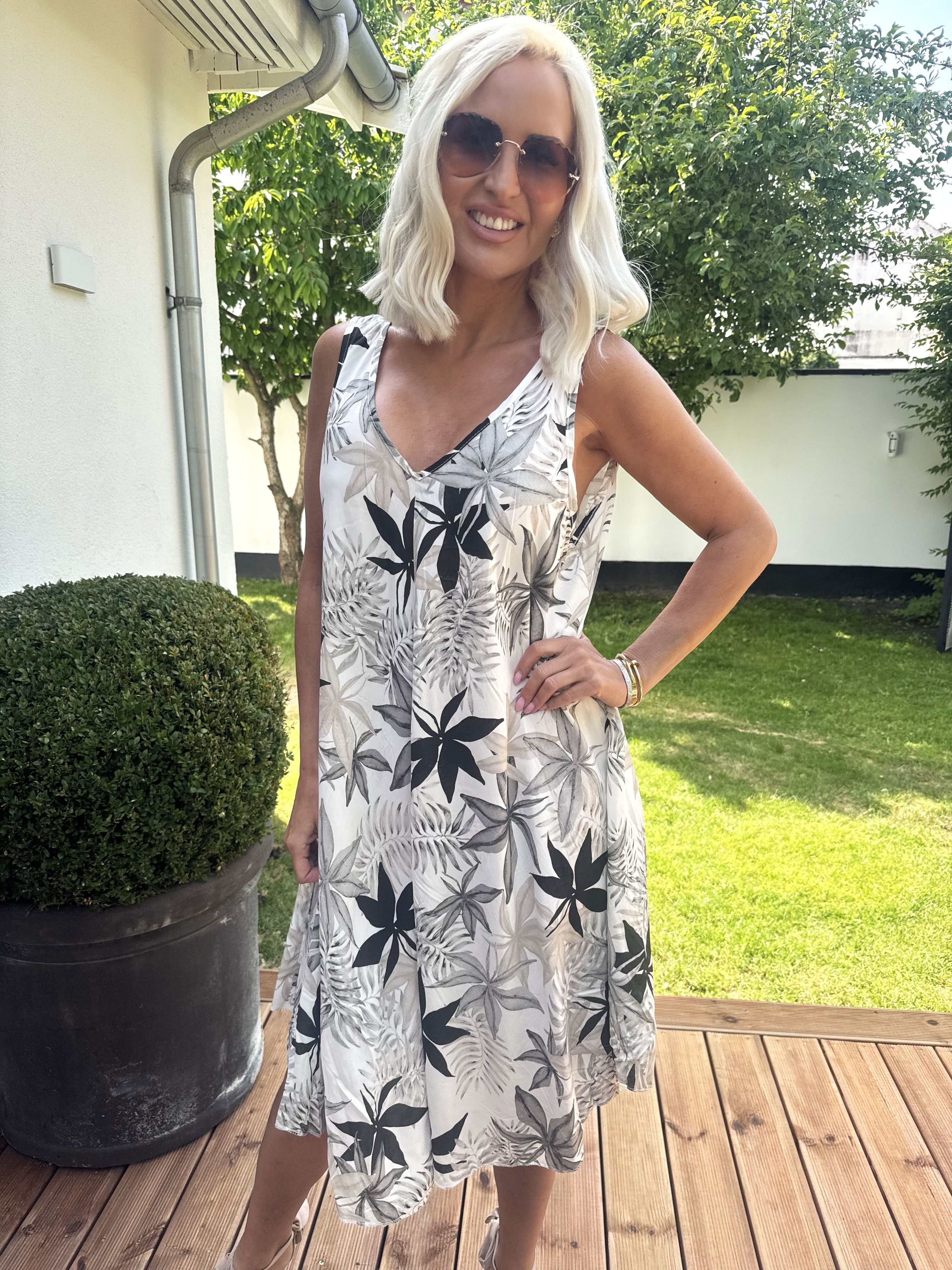 Sigri - Sød blomsterkjole i viskose med bredestropper