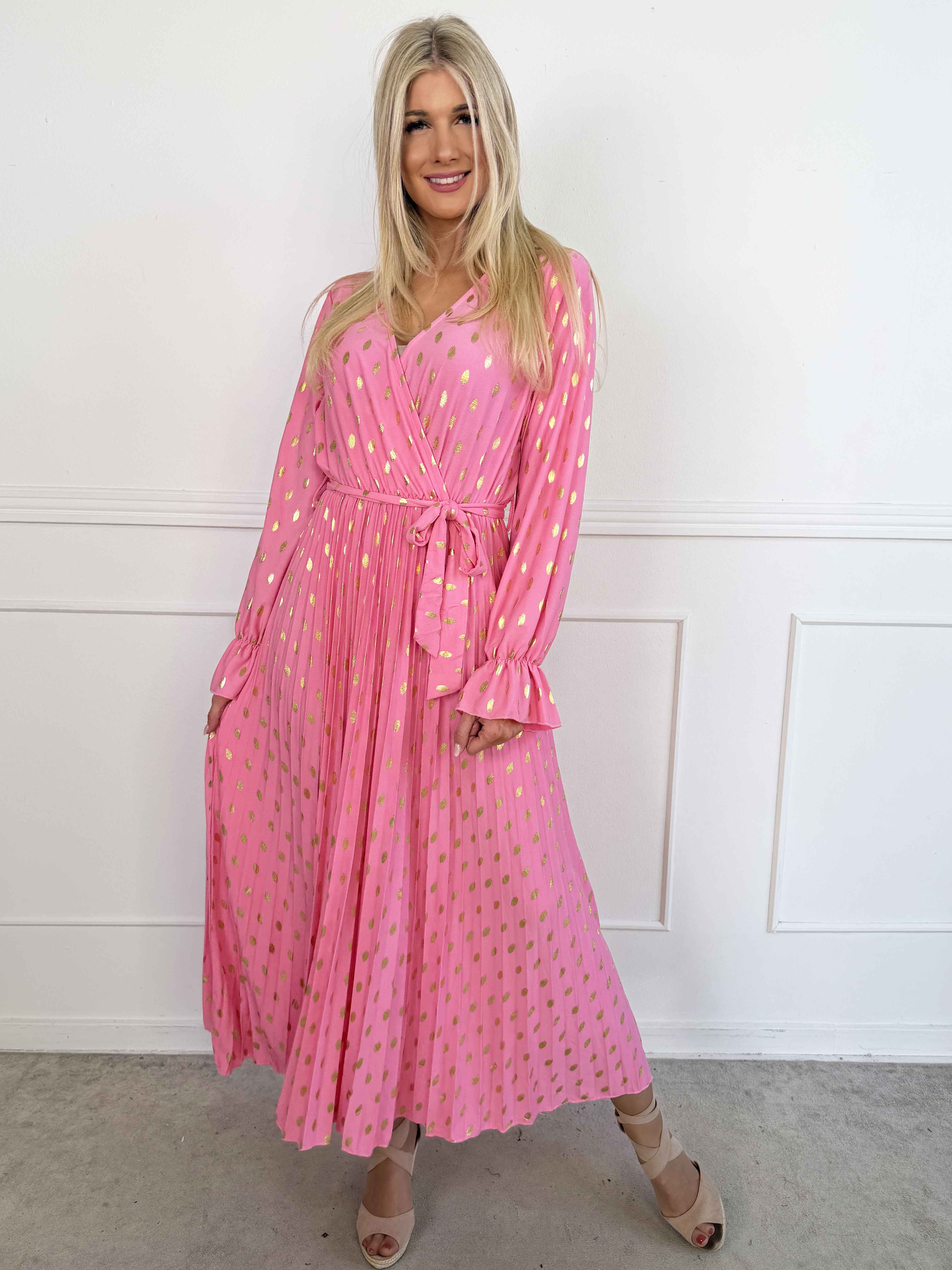 Silvija Dot - Lang elastisk kjole med guld dutter og plisseret skørt