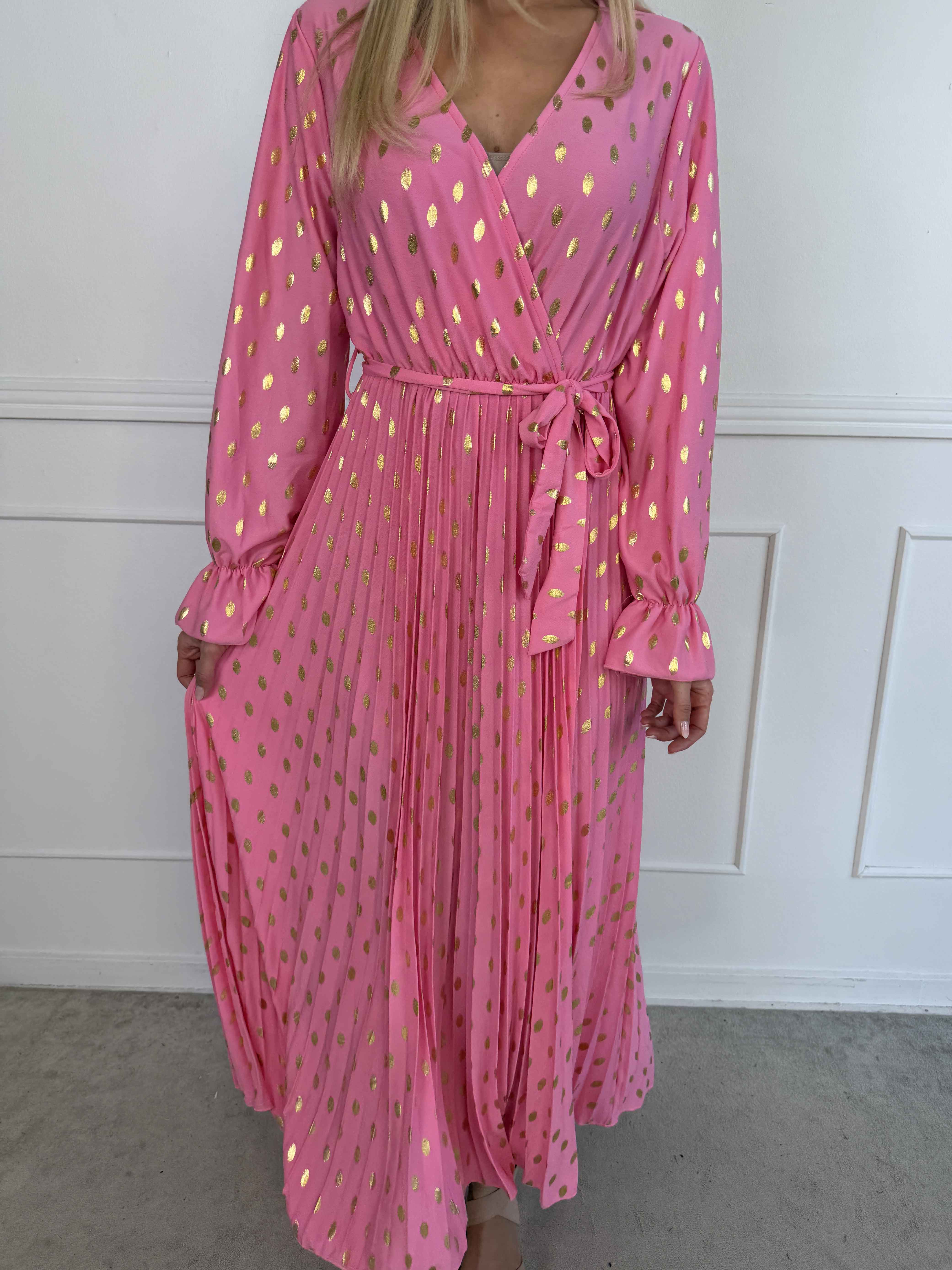 Silvija Dot - Lang elastisk kjole med guld dutter og plisseret skørt