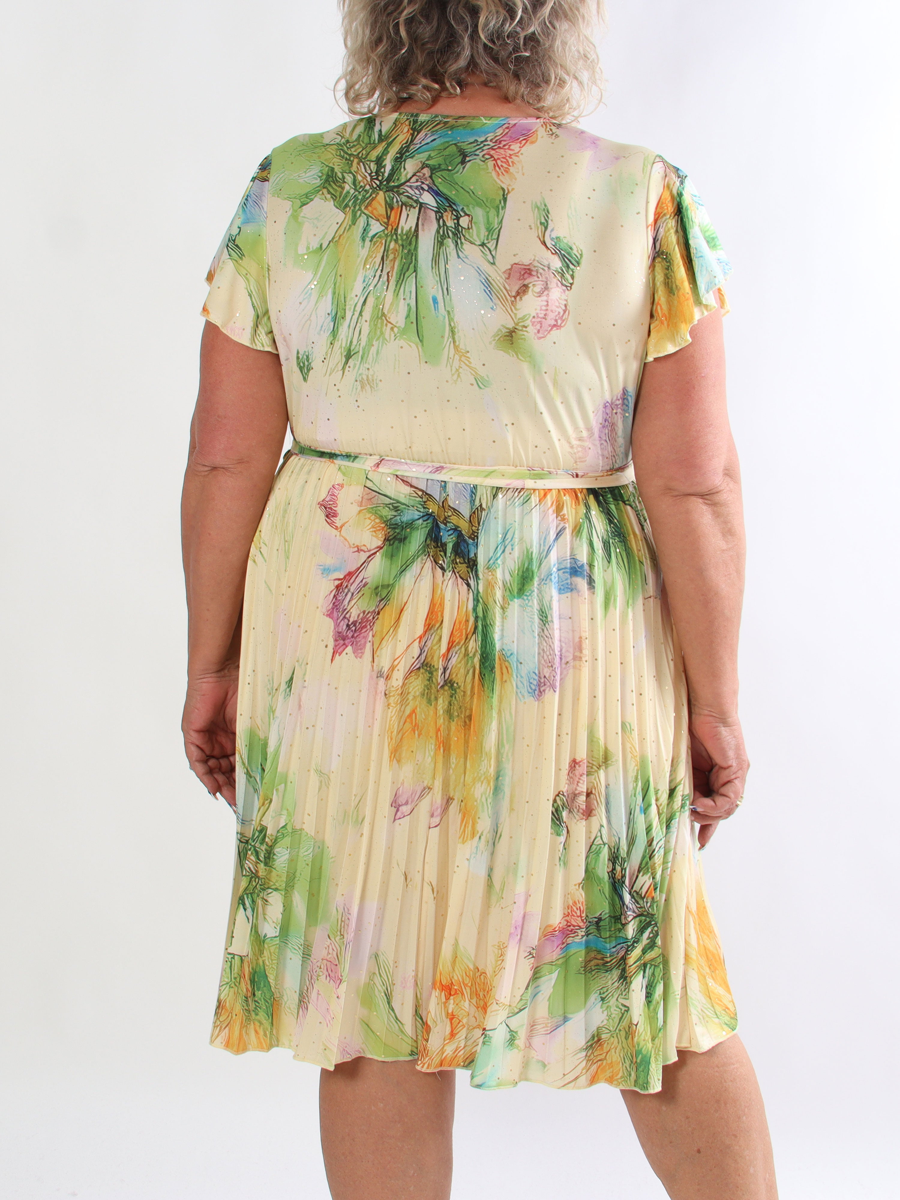 Silvija Print Short - Elastik mønstret plus size kjole med plisseret skørt og guld støv
