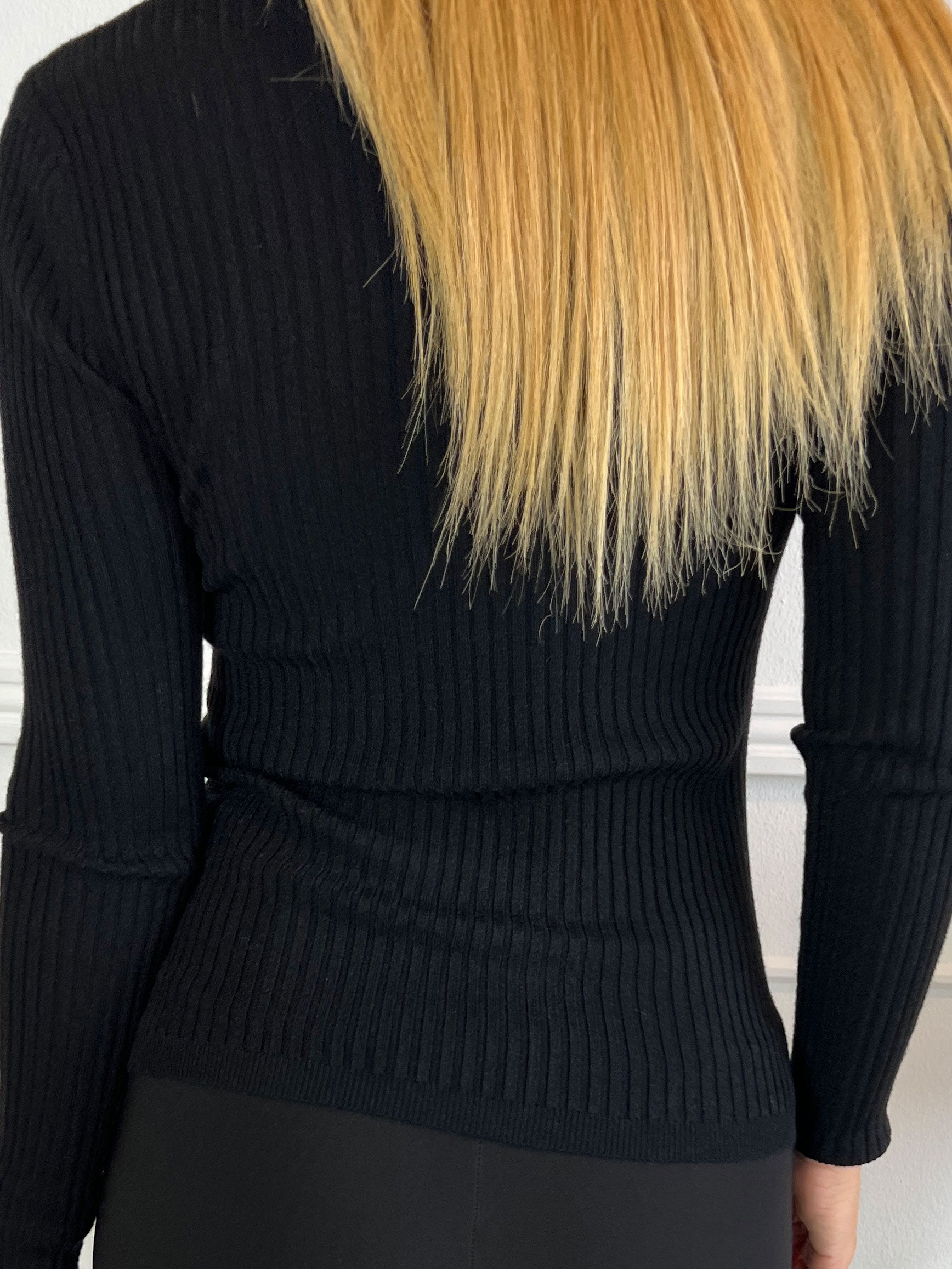 Simona - Blød strikbluse med rib