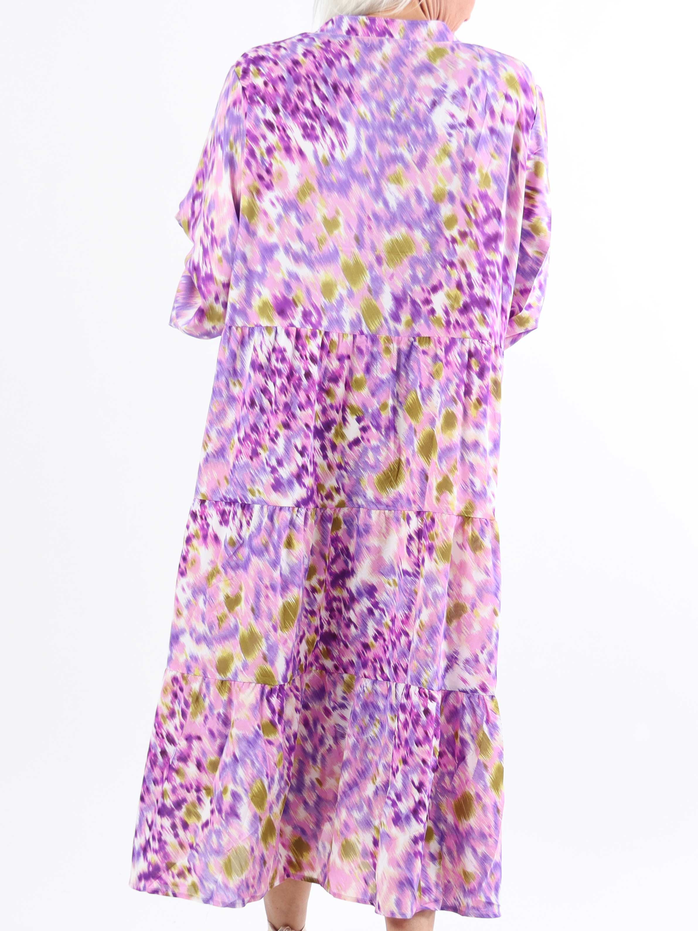 Simone - Sød plussize kjole i flerefarvet print