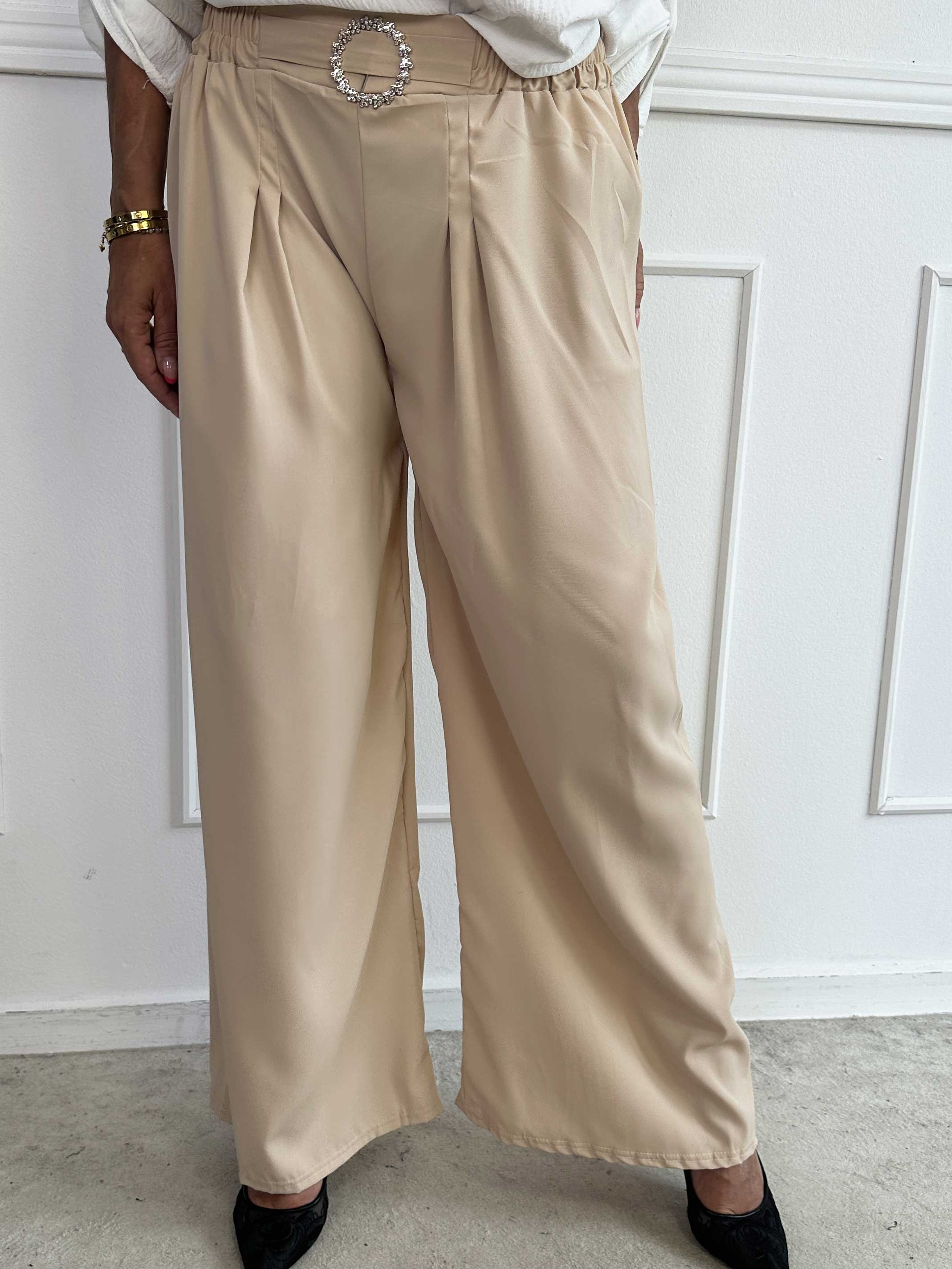 Sizune - Stilerene bukser med sølvspænde i taljen