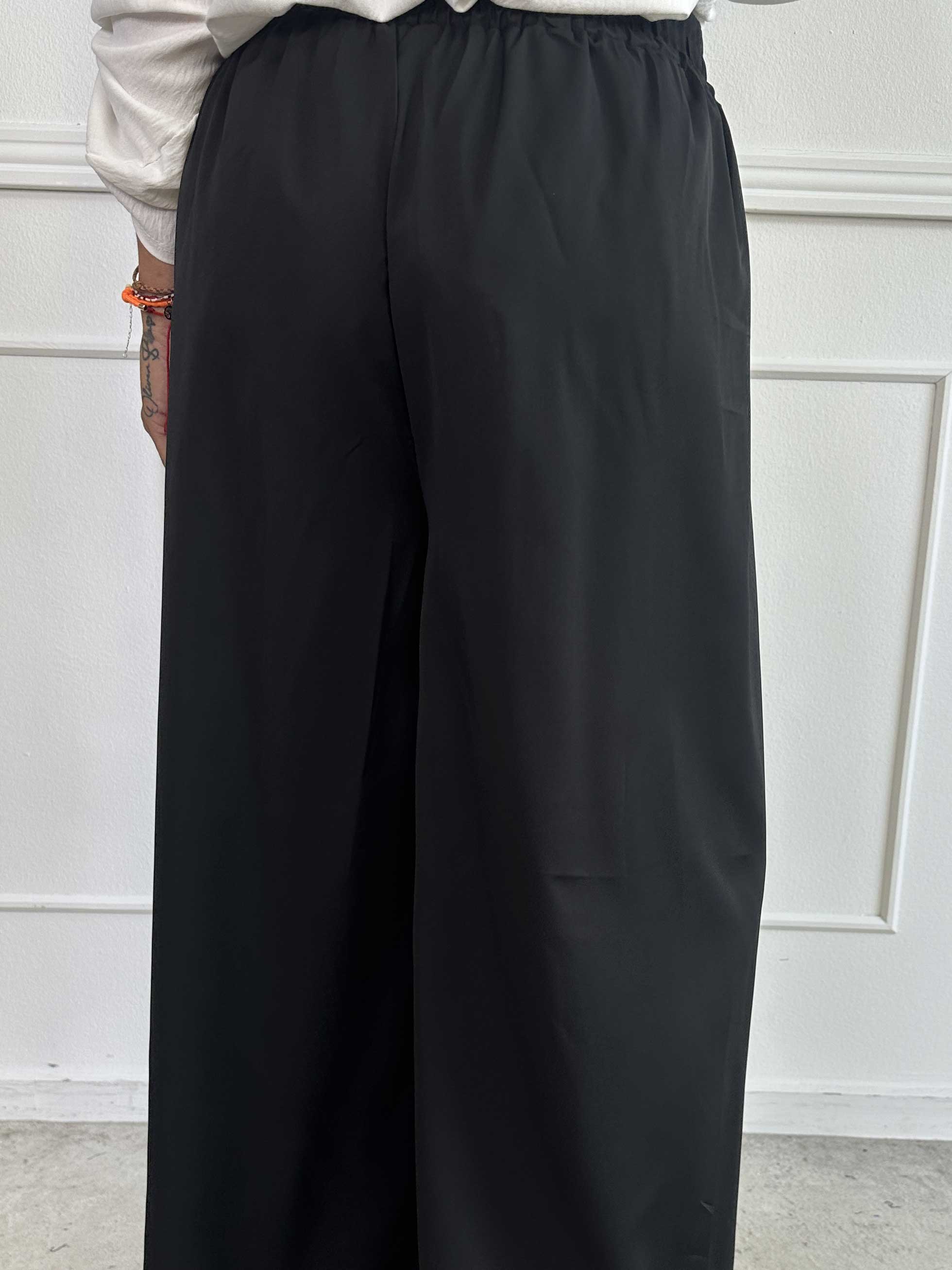 Sizune - Stilerene bukser med sølvspænde i taljen