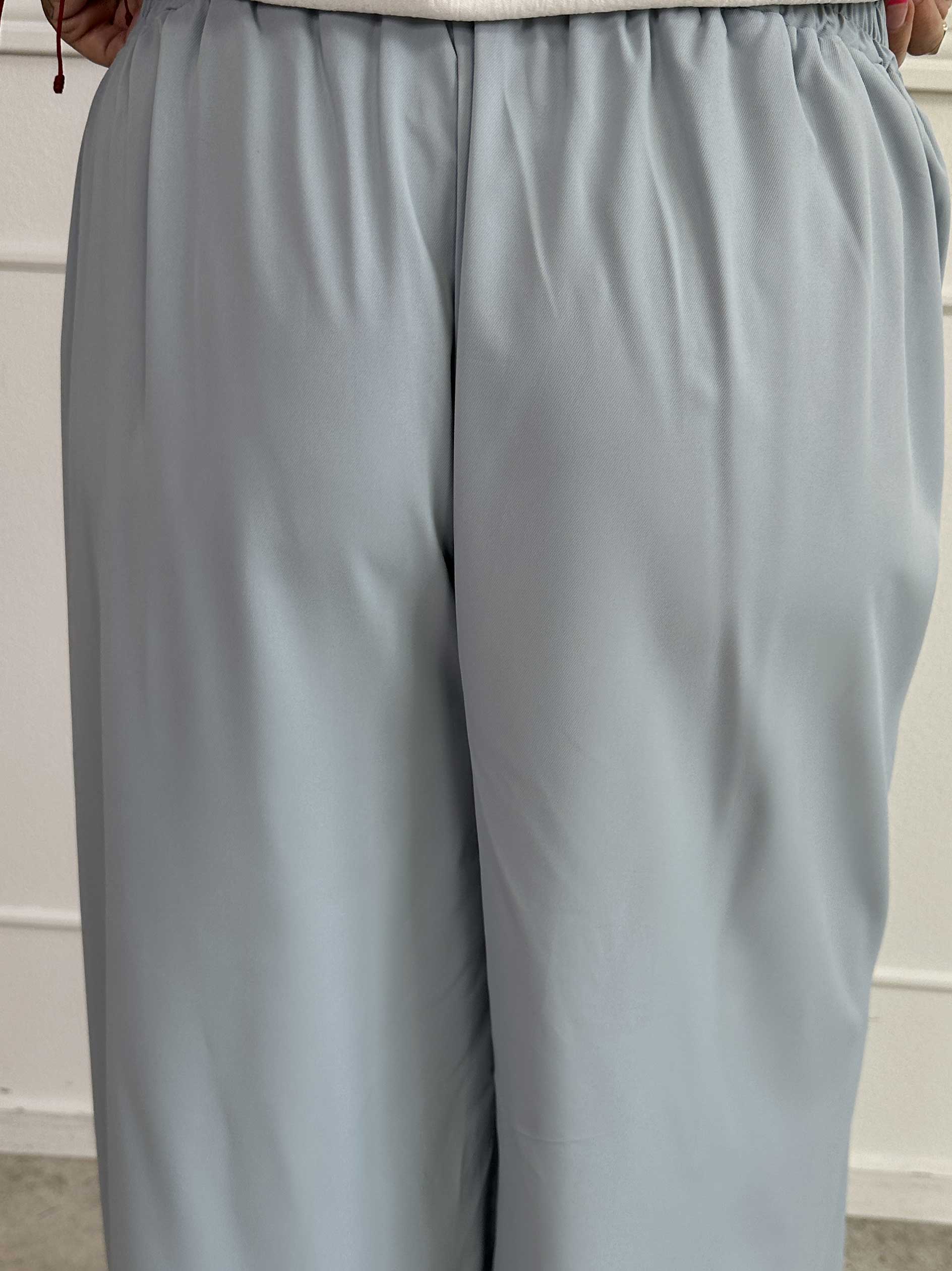 Sizune - Stilerene bukser med sølvspænde i taljen