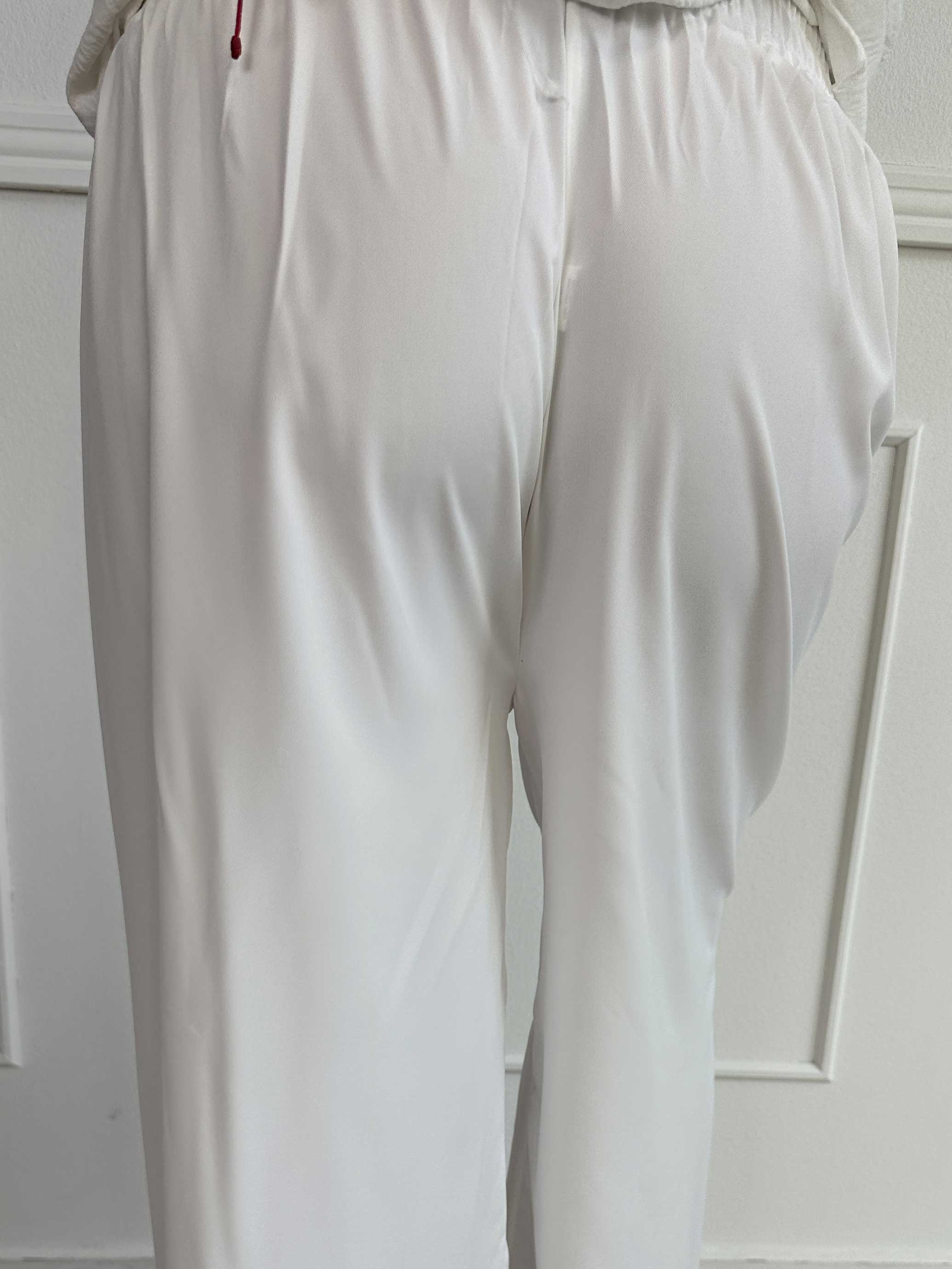 Sizune - Stilerene bukser med sølvspænde i taljen