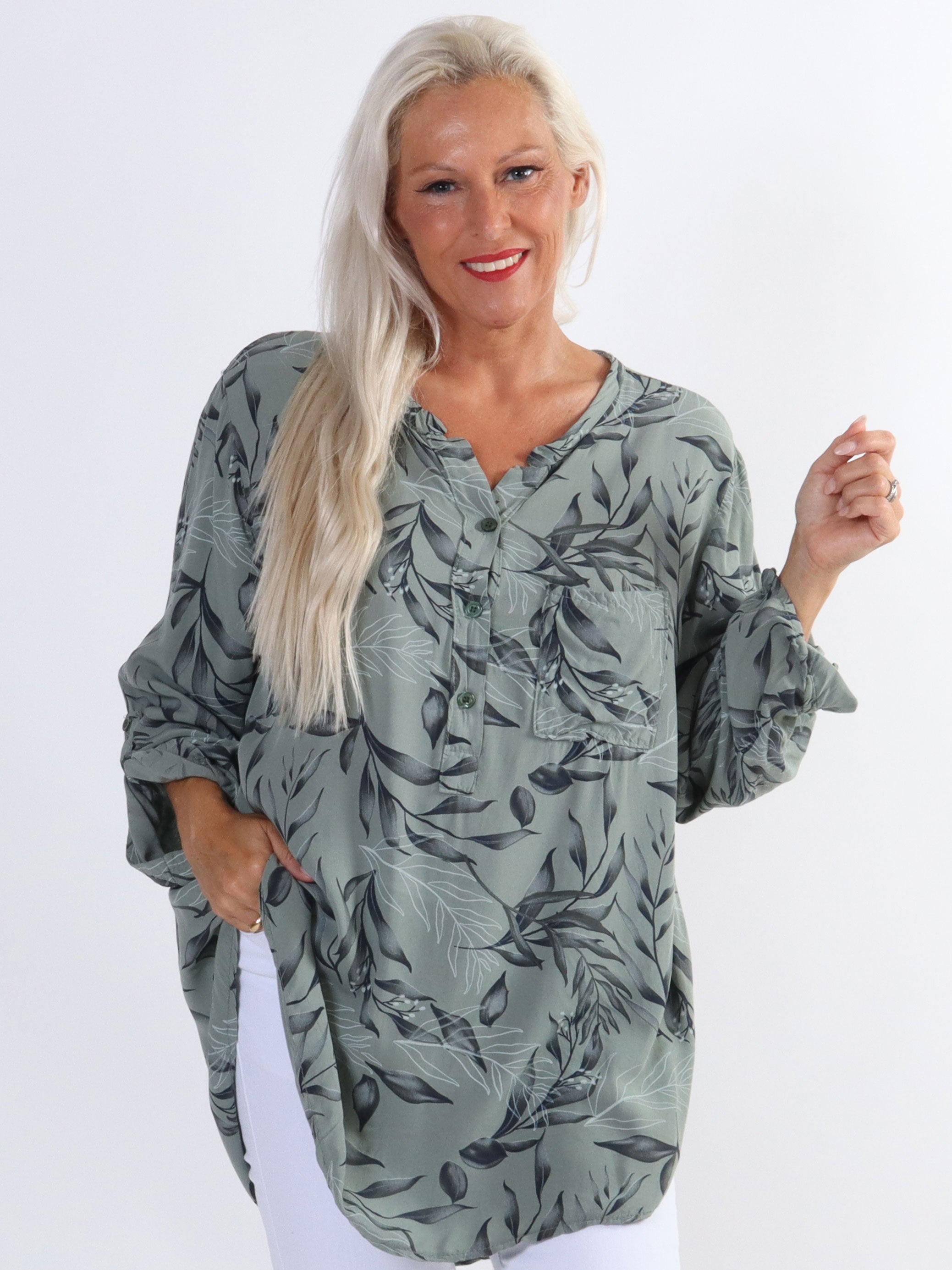 Sne - Fin plus size skjorte i bomuld med blad motiver