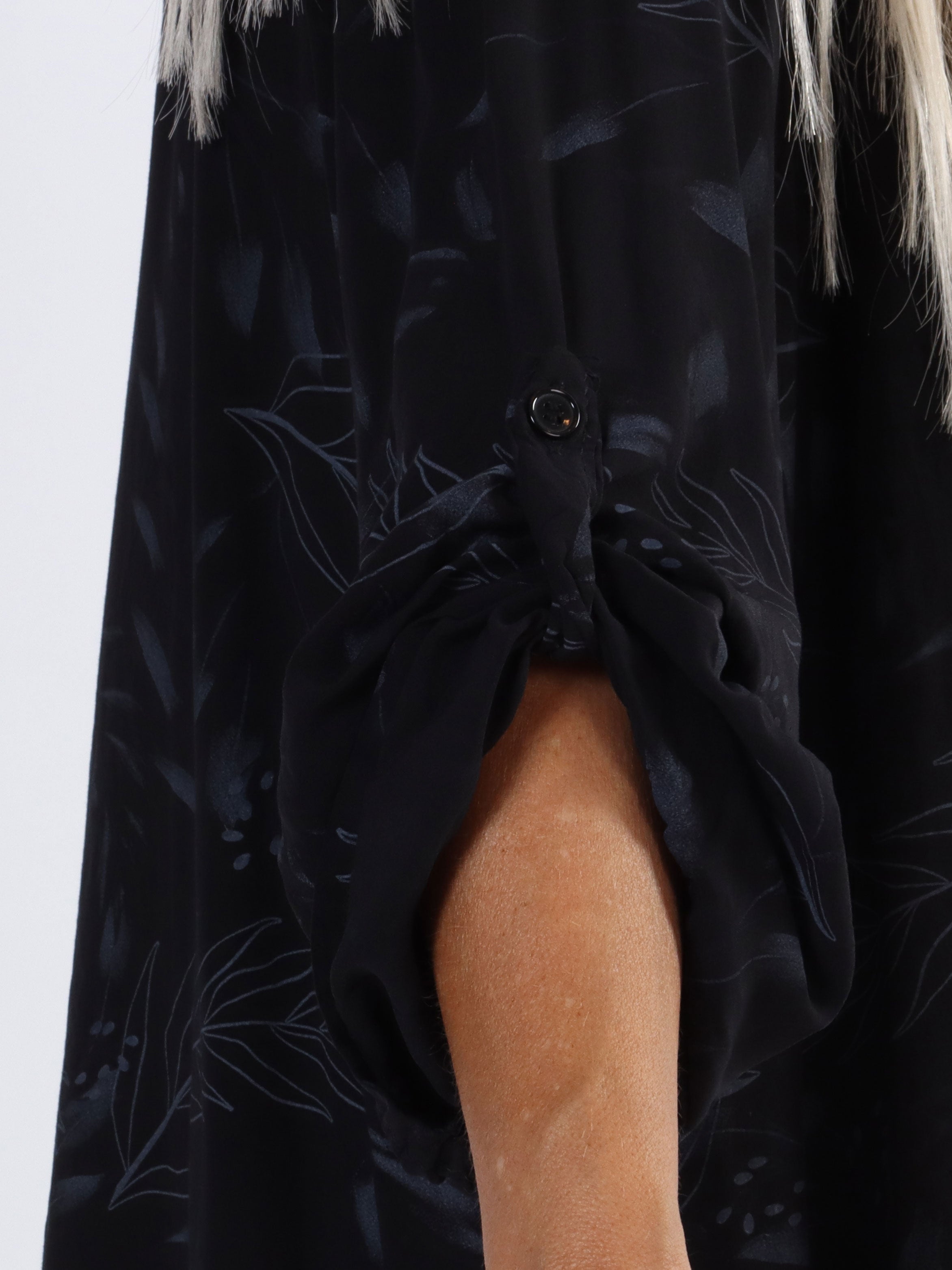 Sne - Fin plus size skjorte i bomuld med blad motiver