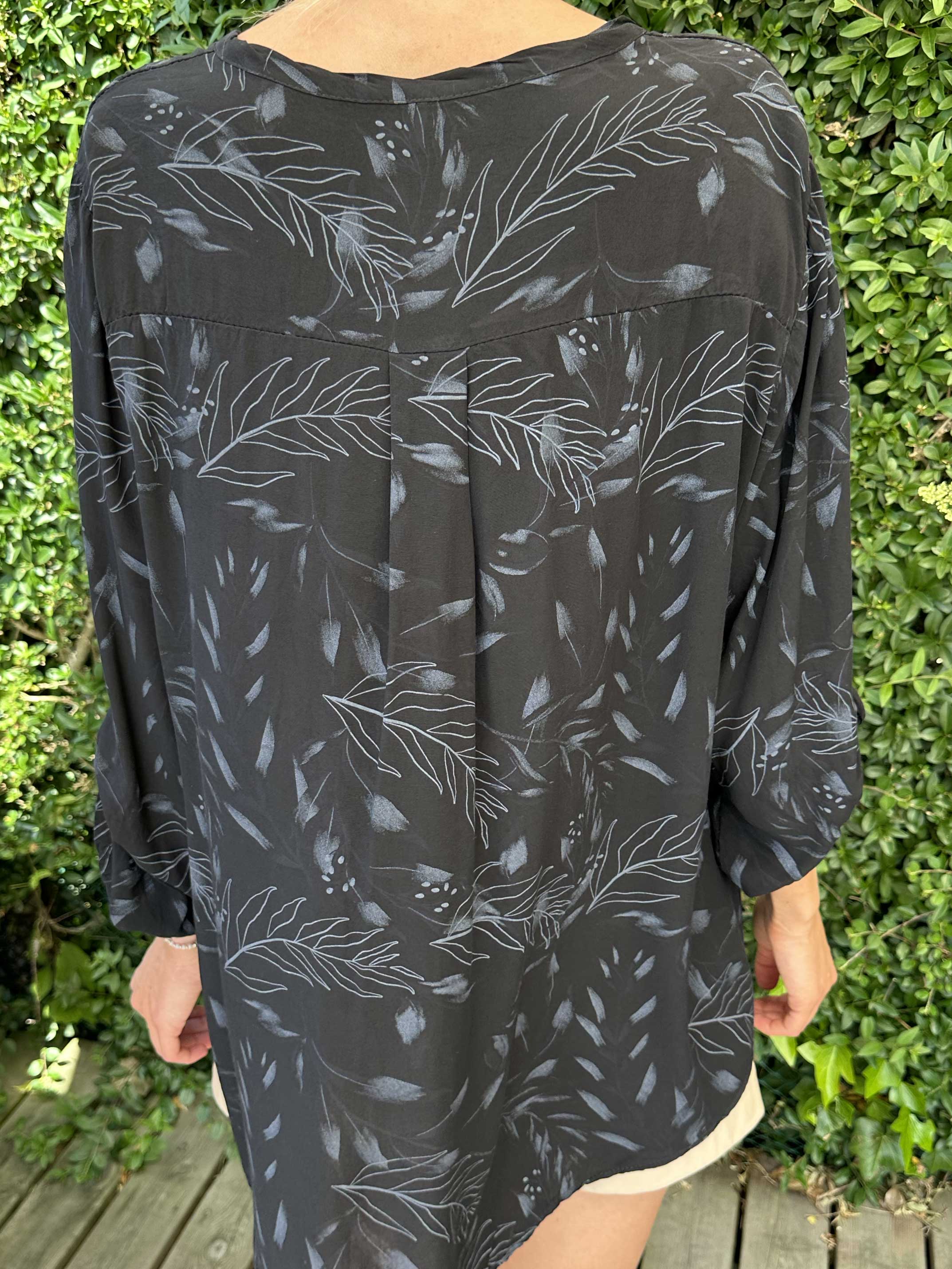 Sne - Fin skjorte i bomuld med blad motiver