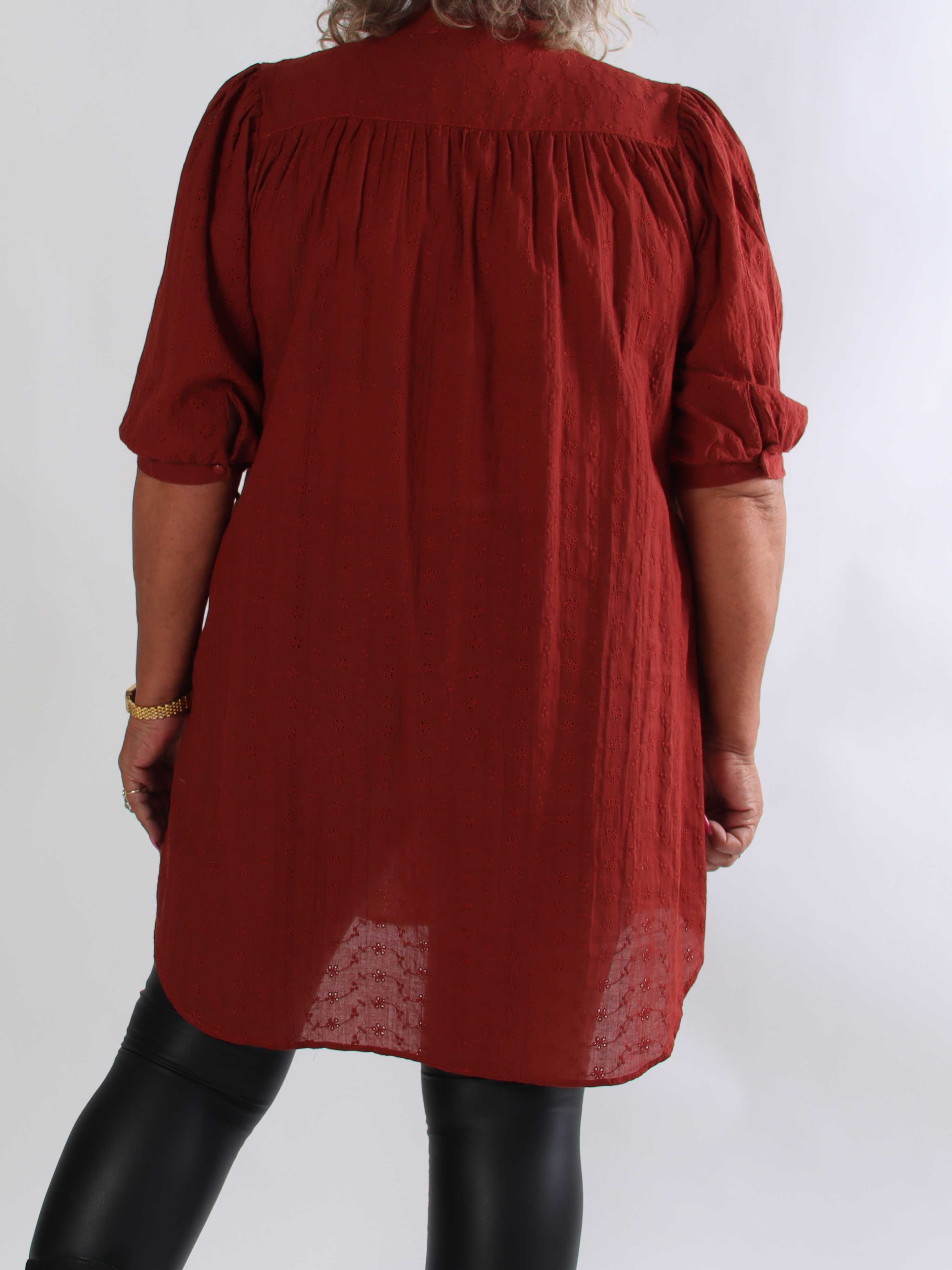 Soffie - Plus size tunikakjole i viskose med smukke broderie anglaise-detaljer