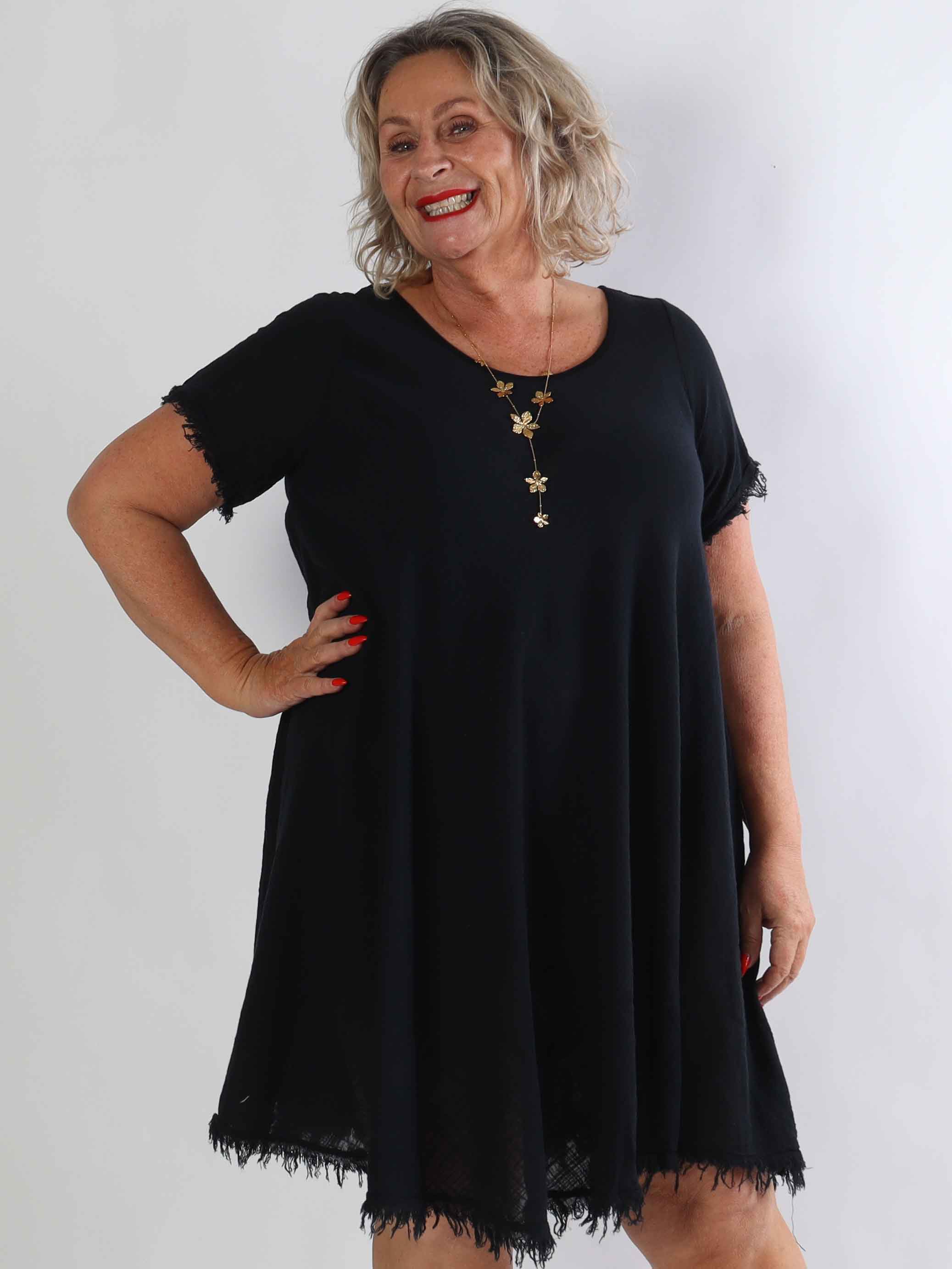 Slone - Plus size bomuldskjole i hørlignende stof med frynsekant forneden og ved ærmer