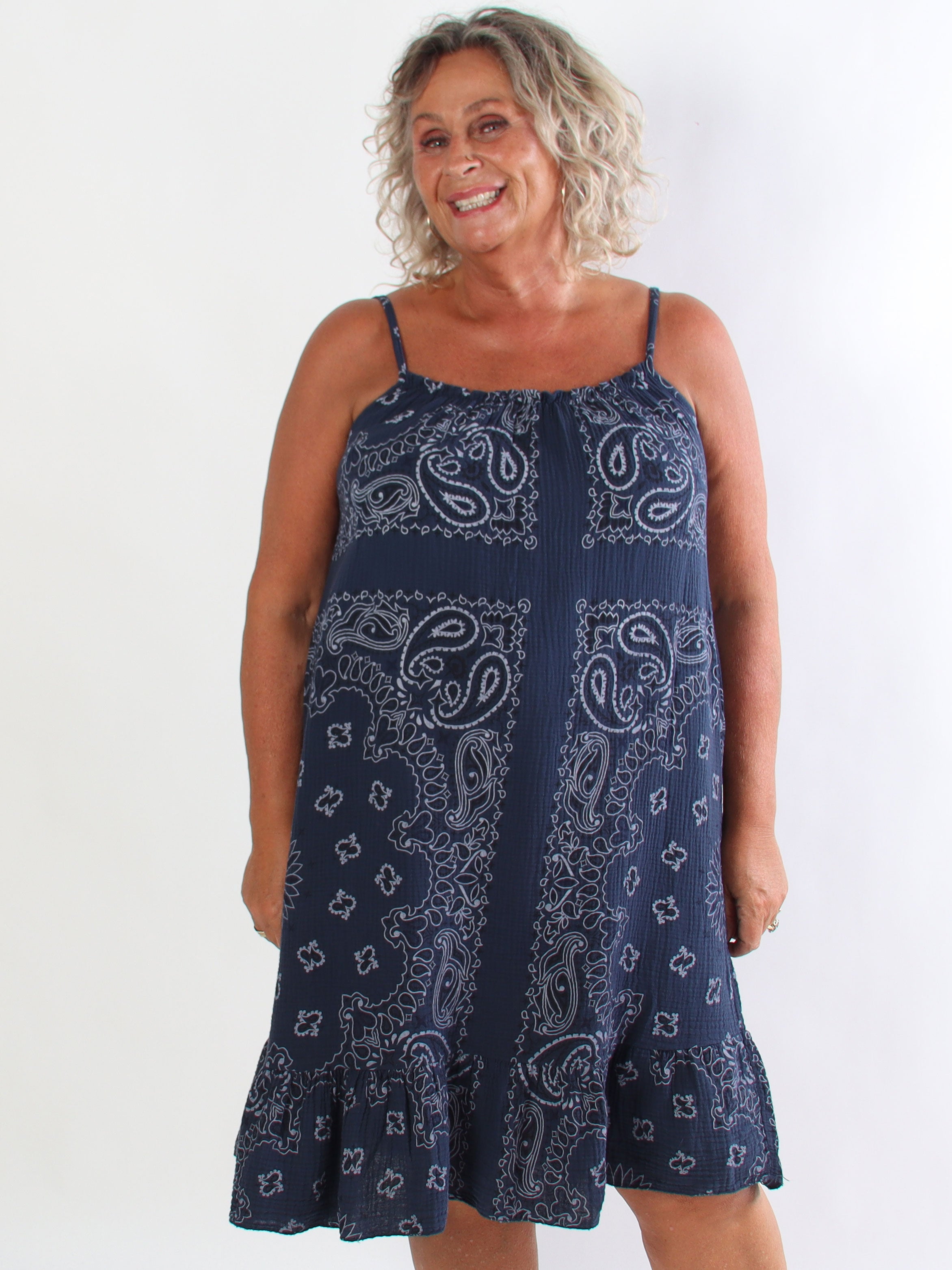 Solero Paisley - Plus size stropkjole i blød musselin med smukt paisleymønster