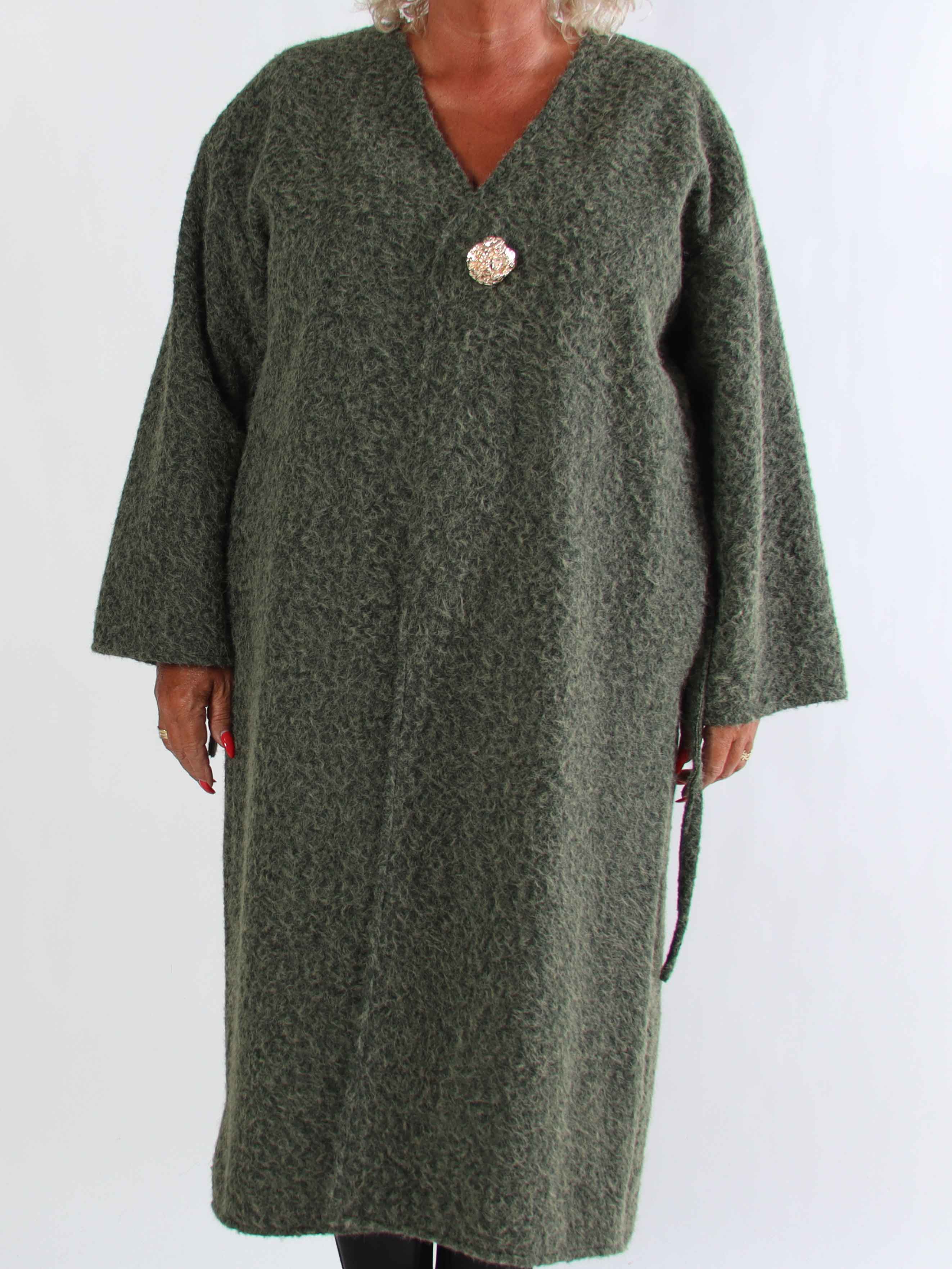 Solrun - Blød frakke med stor guld knap og bindebånd