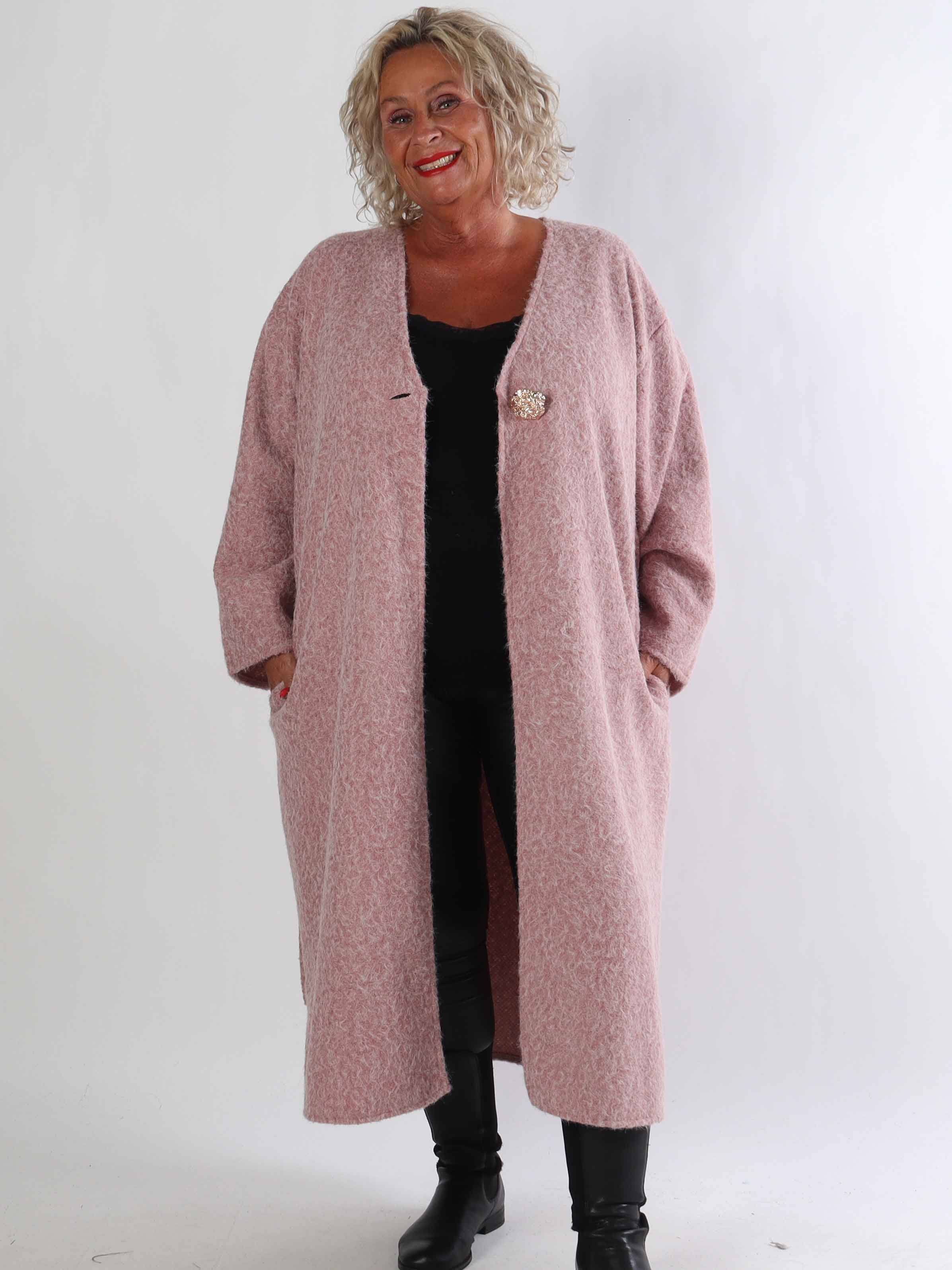 Solrun - Blød frakke med stor guld knap og bindebånd