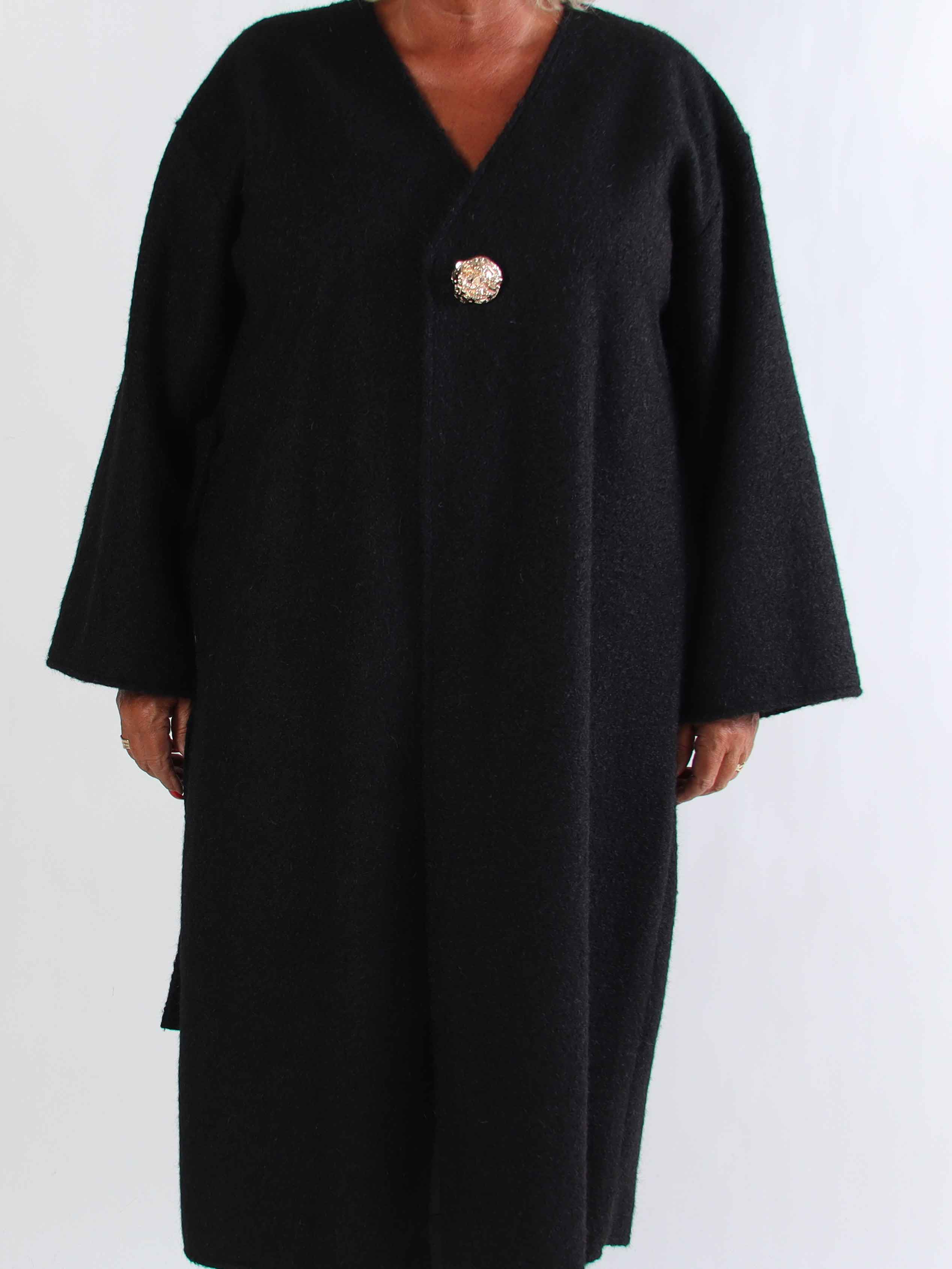 Solrun - Blød frakke med stor guld knap og bindebånd